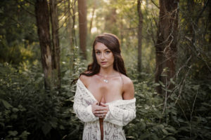 Niagara boudoir photographer outdoor lace