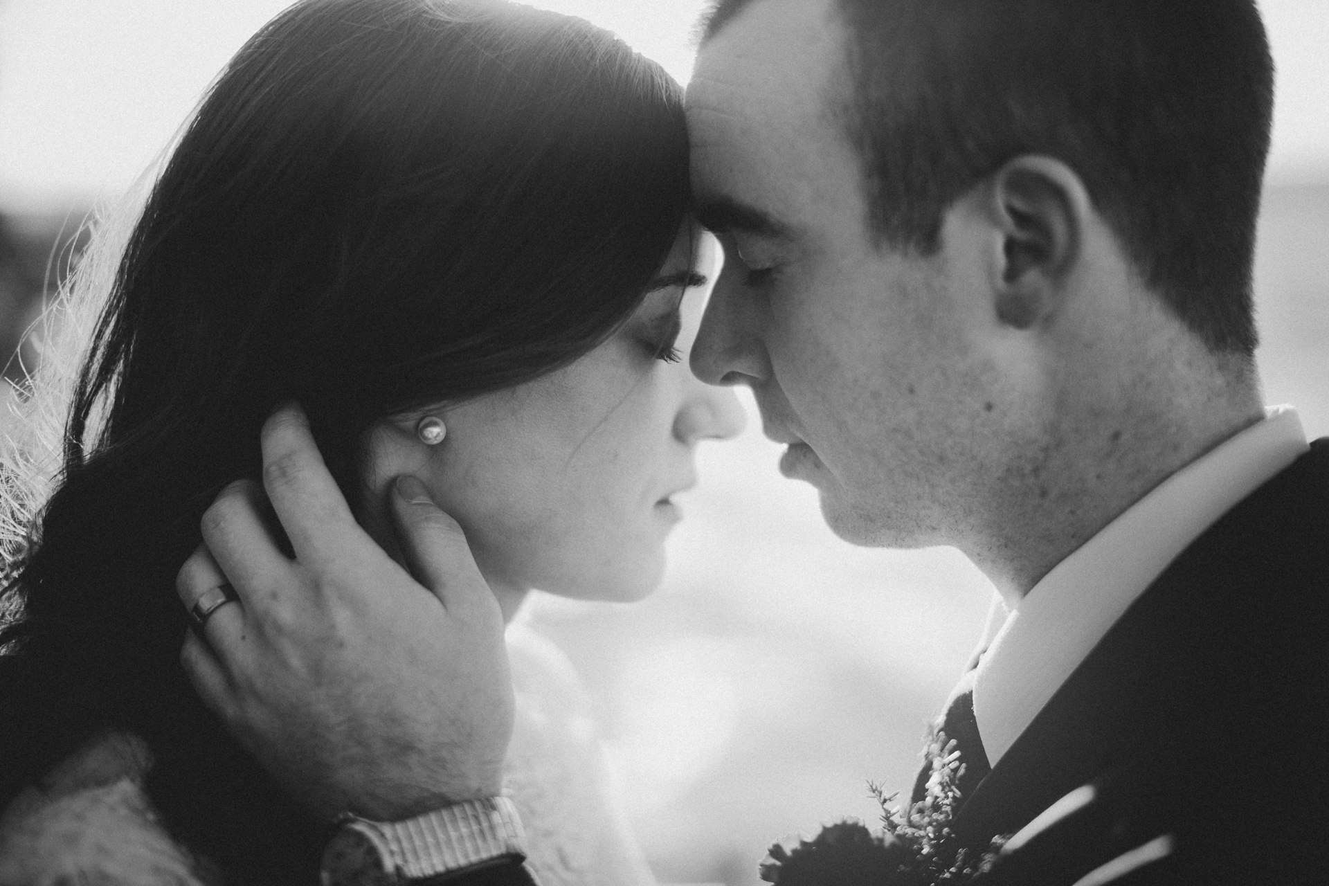 wedding-black-white-film-niagara-serenity-cottage