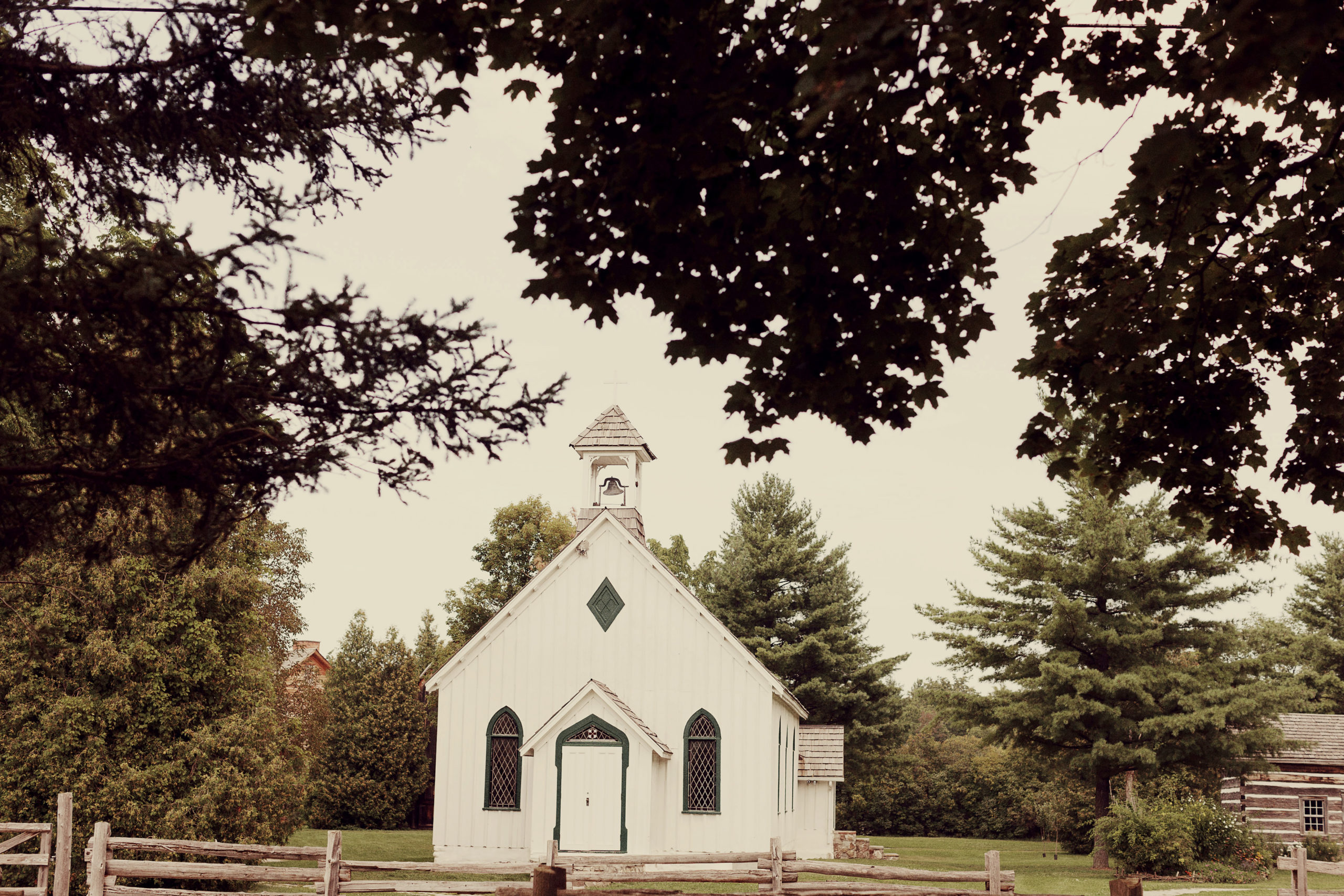 White Chapel Balls Falls Wedding Venue Ceremony Location Niagara