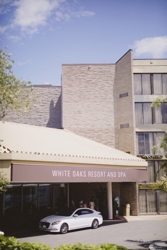white oaks resort and spa front entrance niagara on the lake