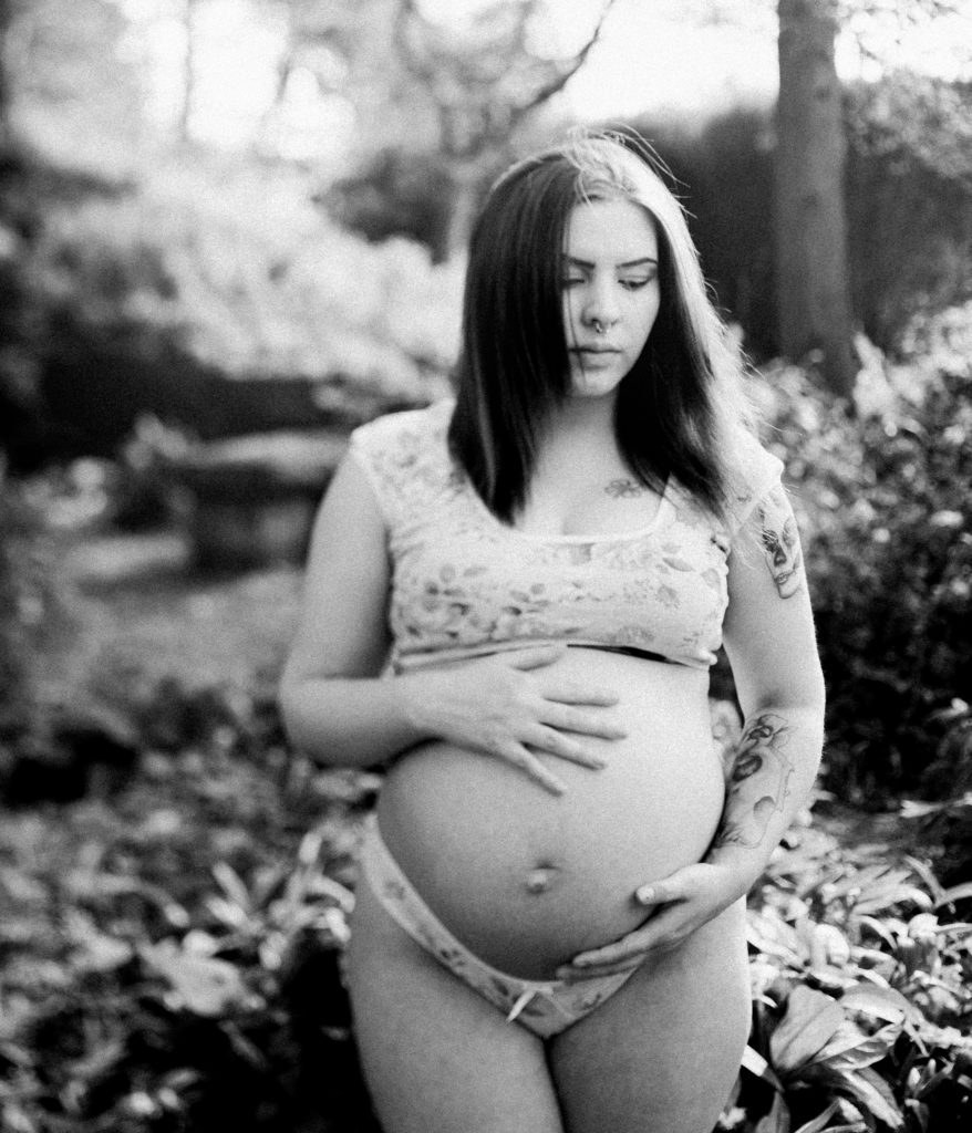 Niagara pregnancy Photographer film black and white