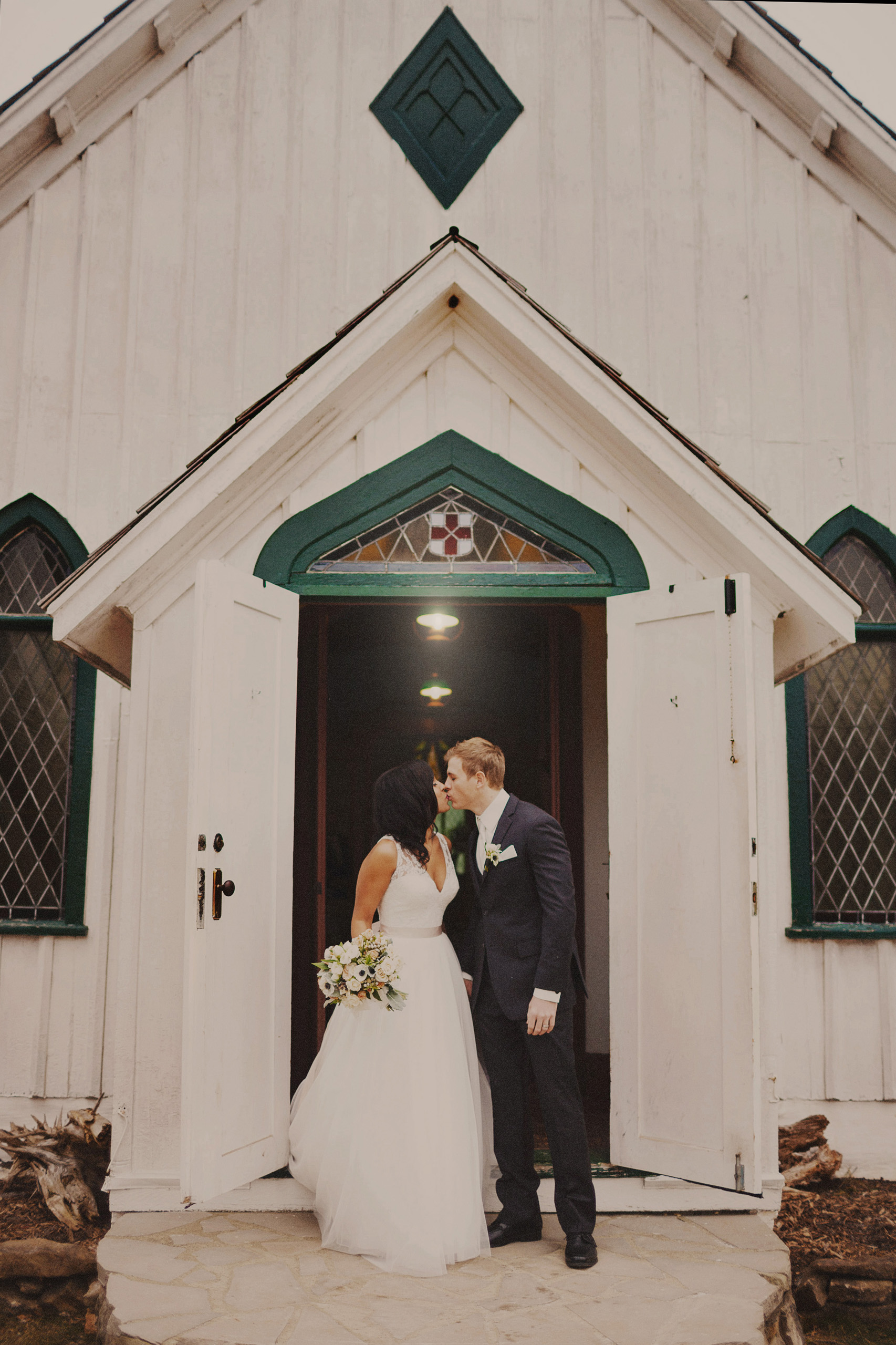 White Chapel Balls Falls s Wedding Photography