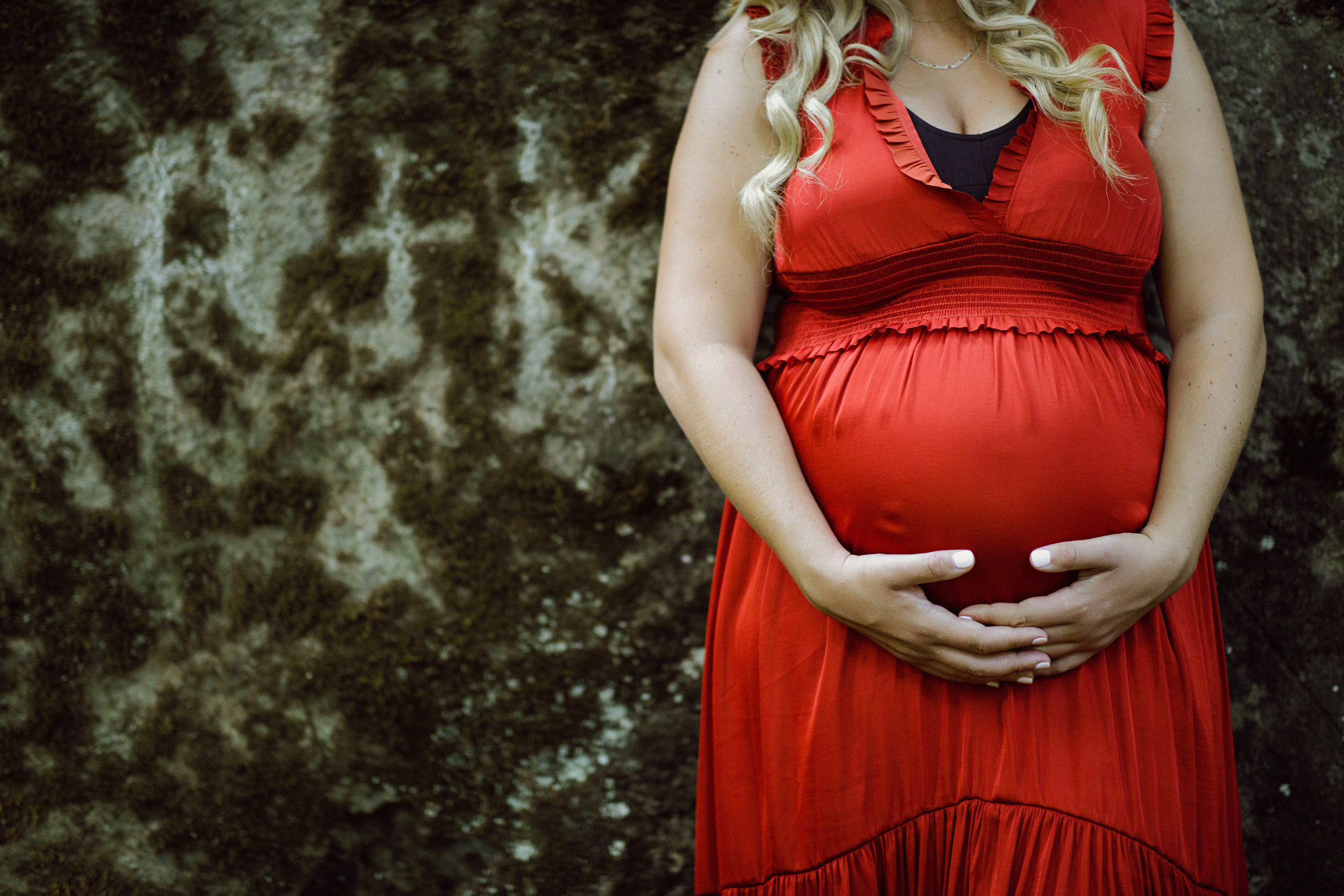 maternity photographer niagara outdoor red dress