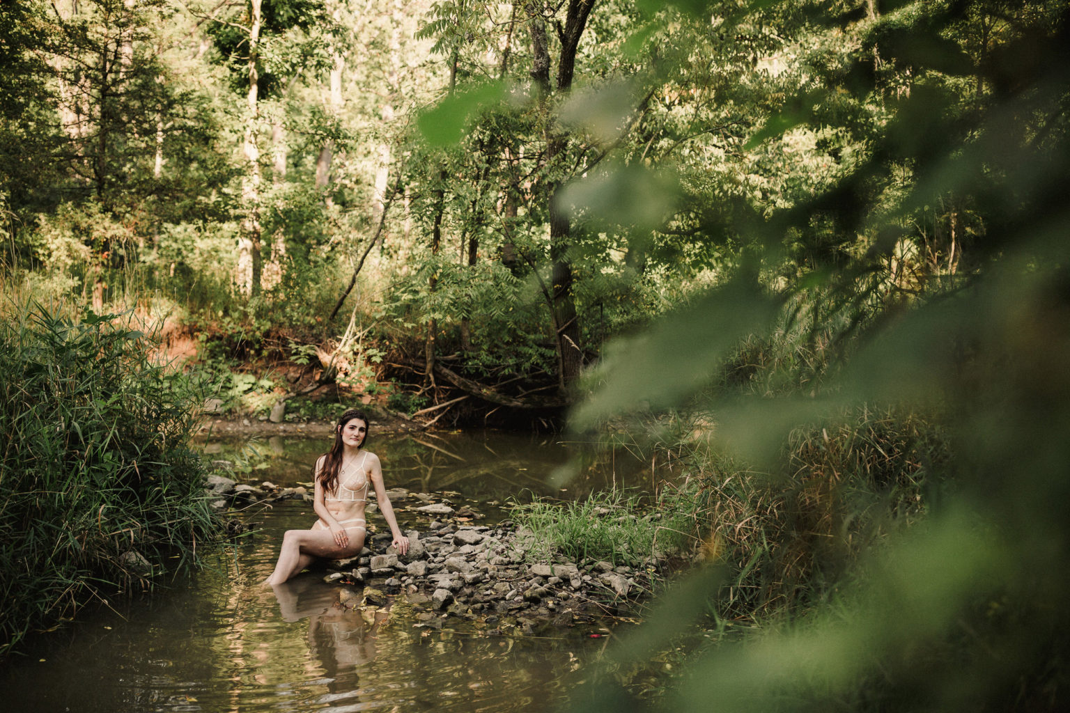 niagara boudoir photographer outdoor body positive