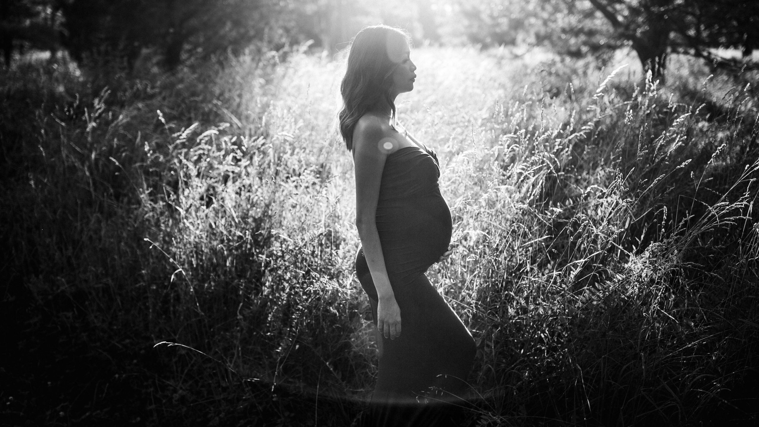 Niagara Maternity photographer pregnant beautiful film