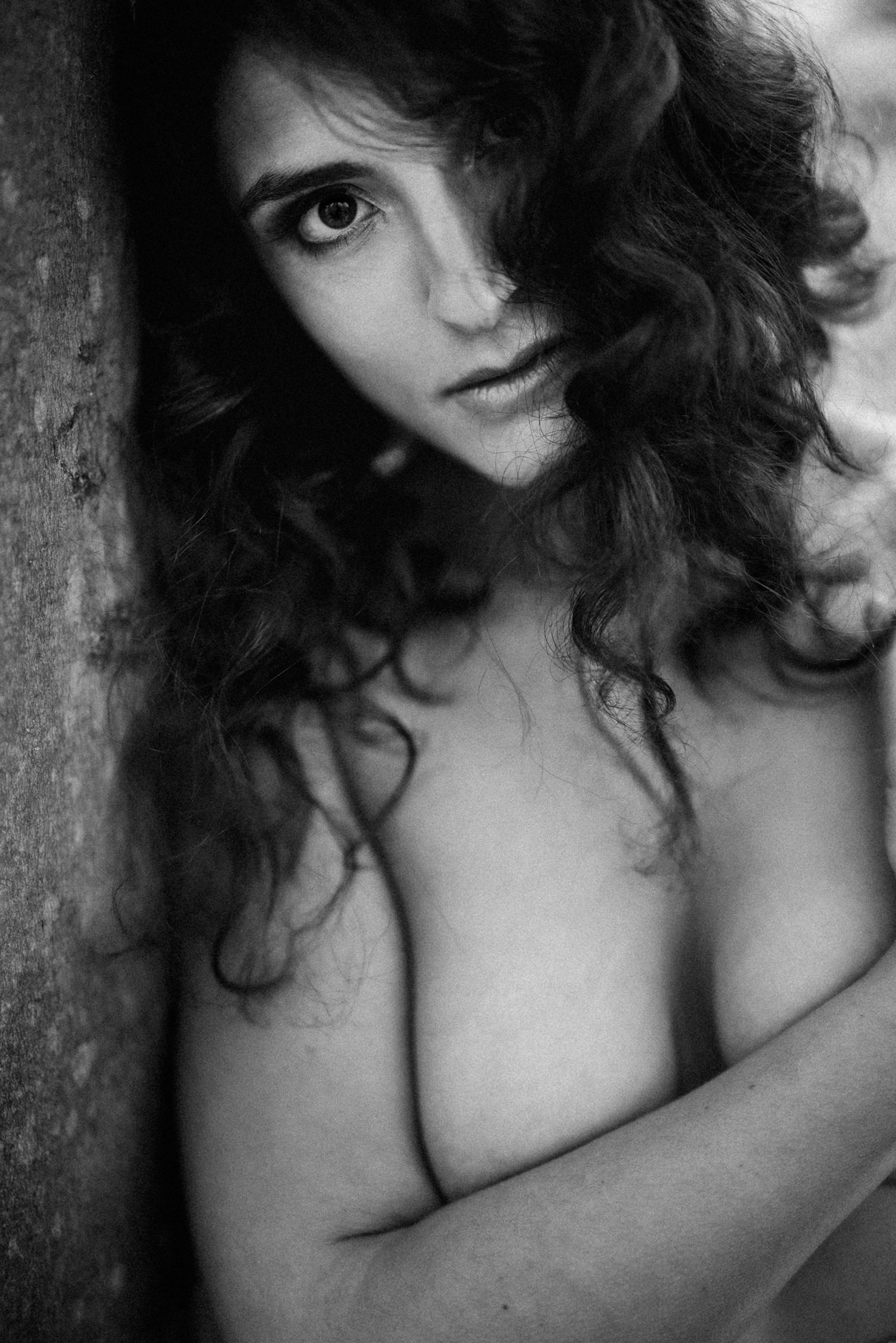 black white film boudoir photography niagara