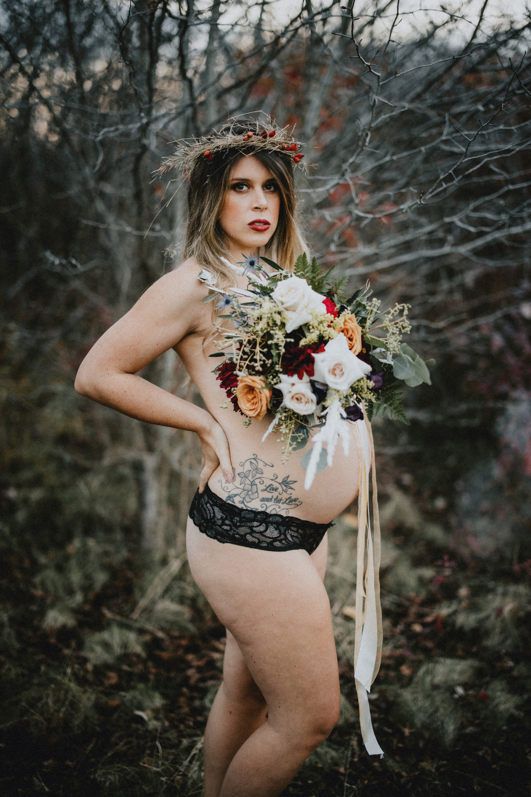 pregnant nude maternity boudoir outdoor flowers crown berries fall outdoor photography