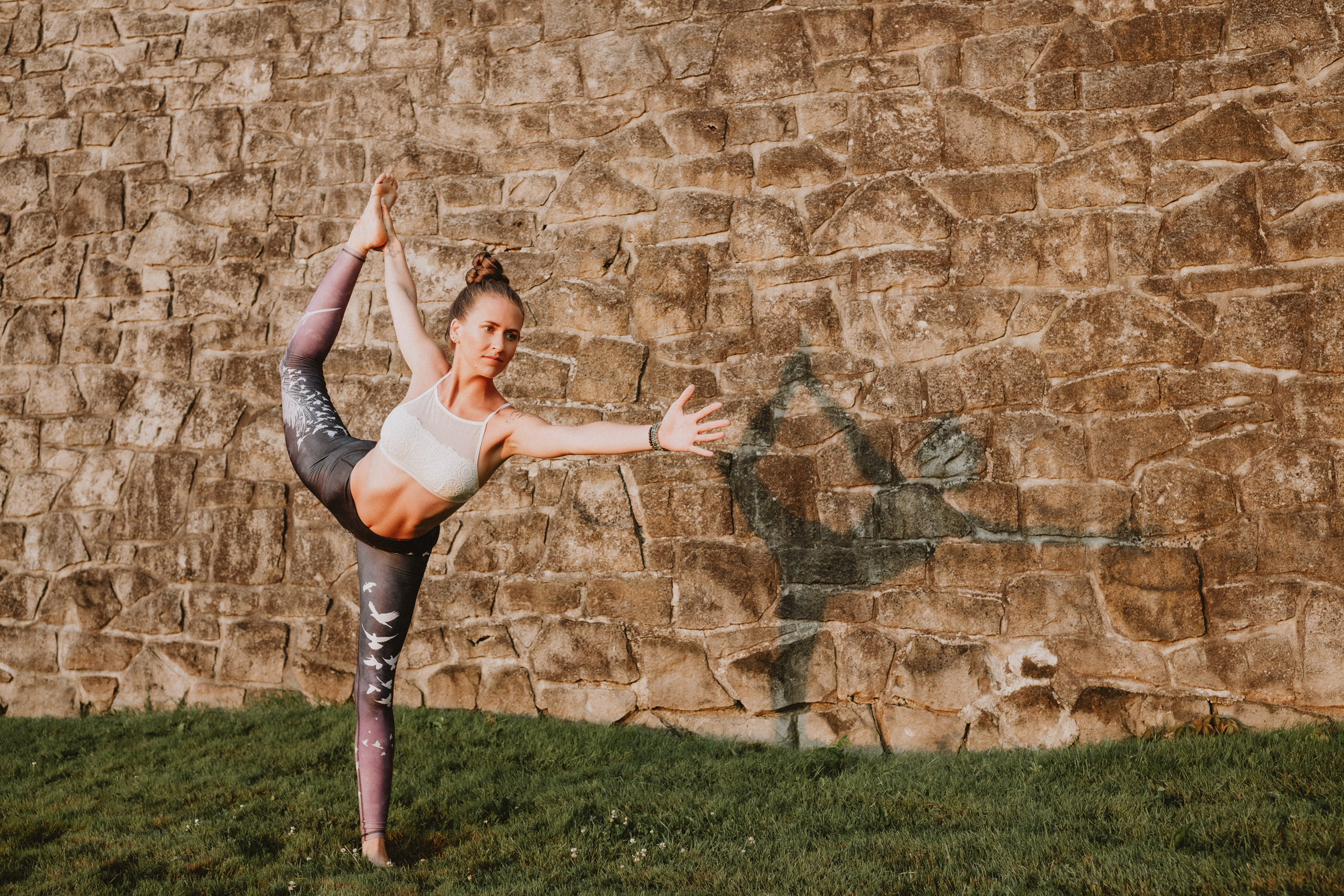 kristina vatra wellness yoga niagara sunrise outdoor session