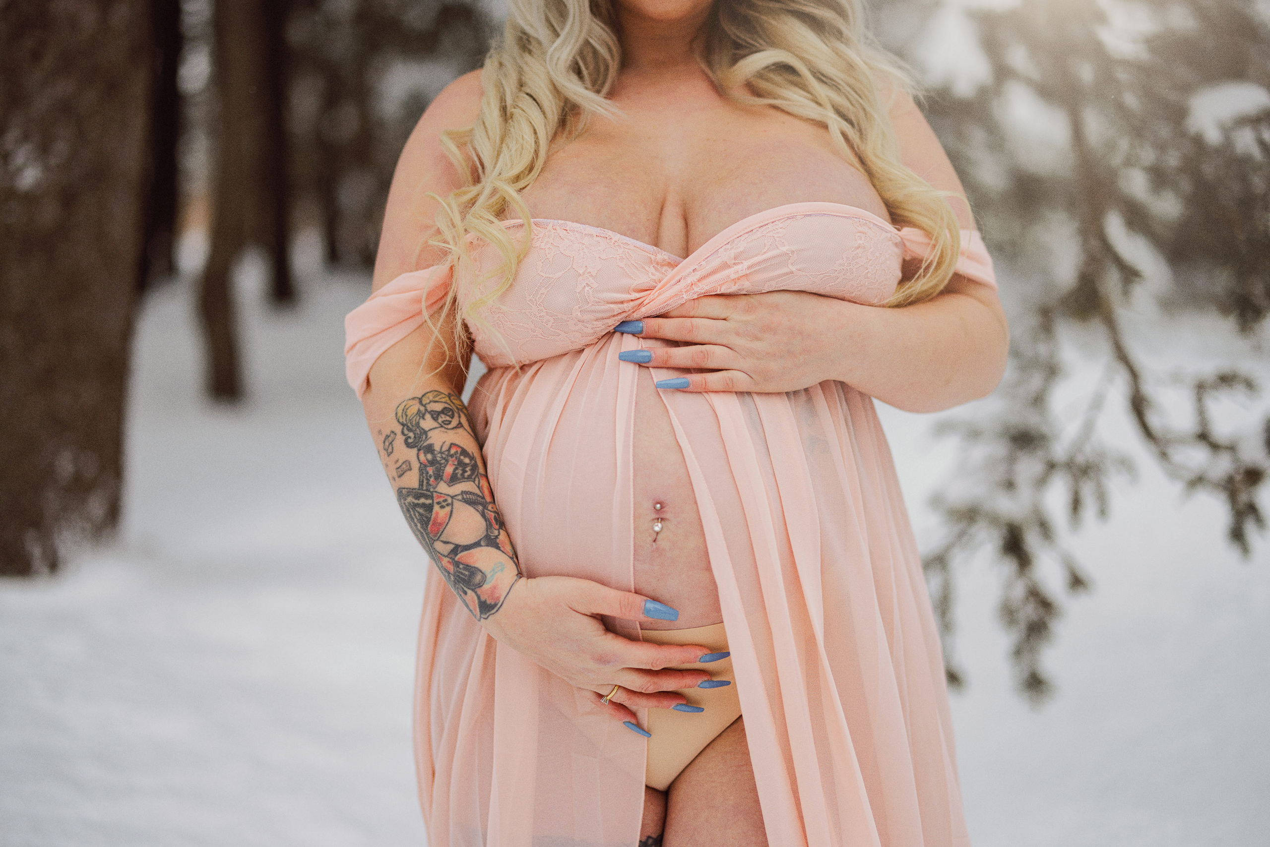 outdoor winter maternity session niagara afterglow images