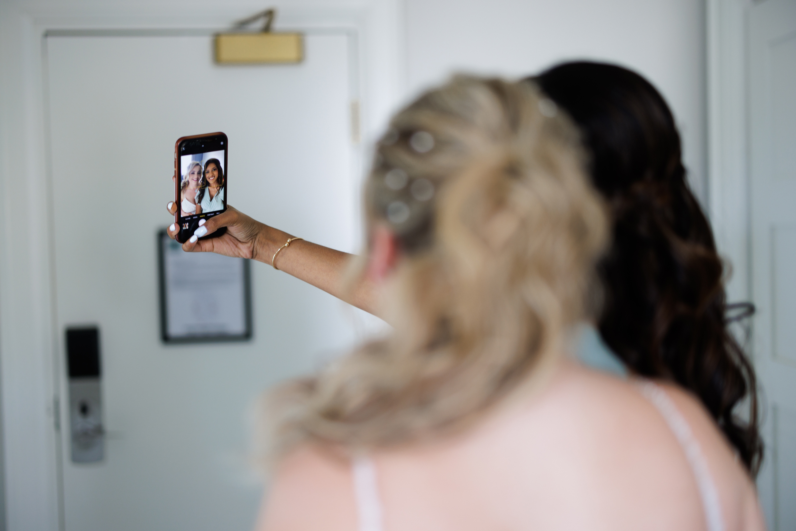 maid of honour bride selfie wedding