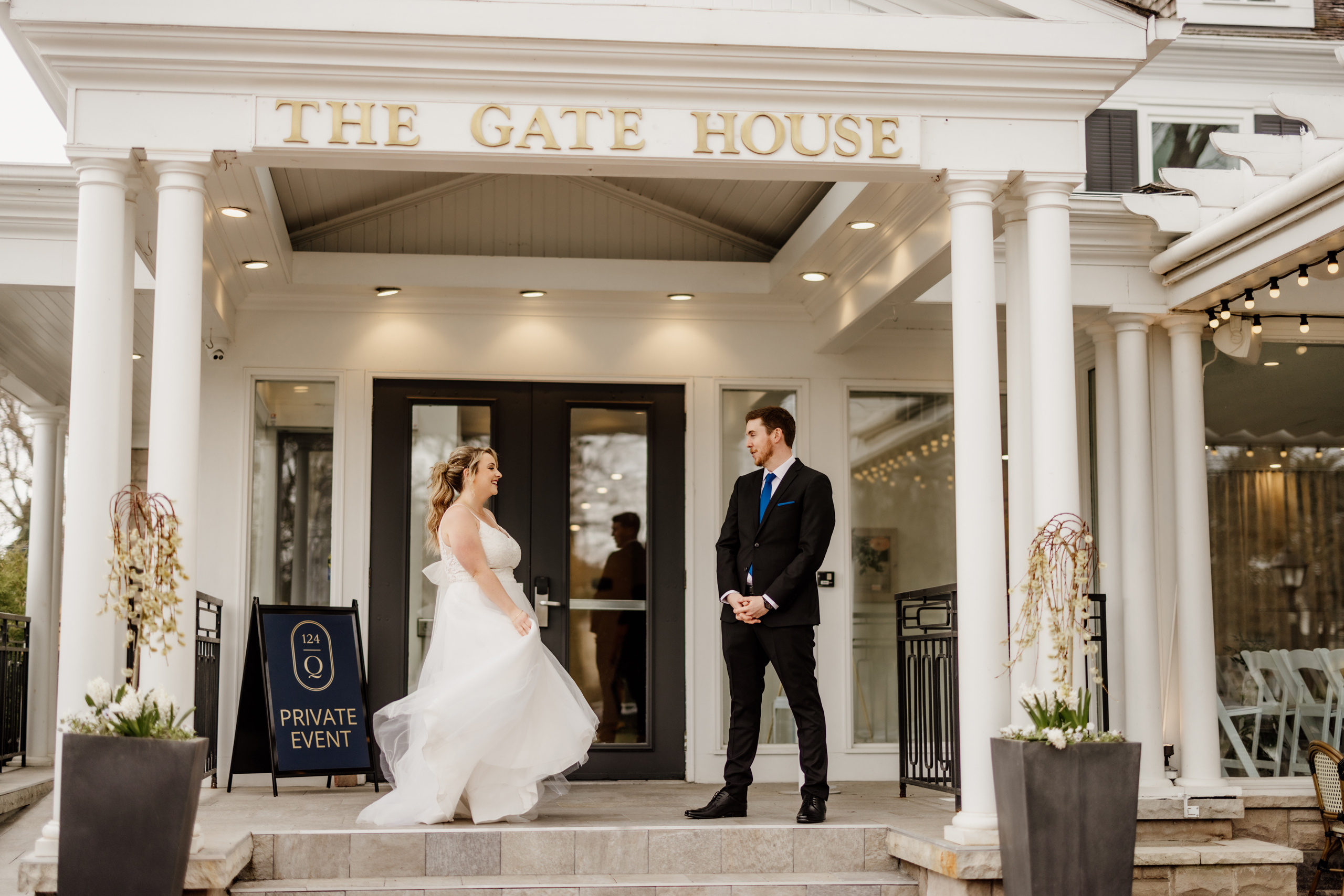 spring wedding at the gate house in Niagara on the lake afterglo