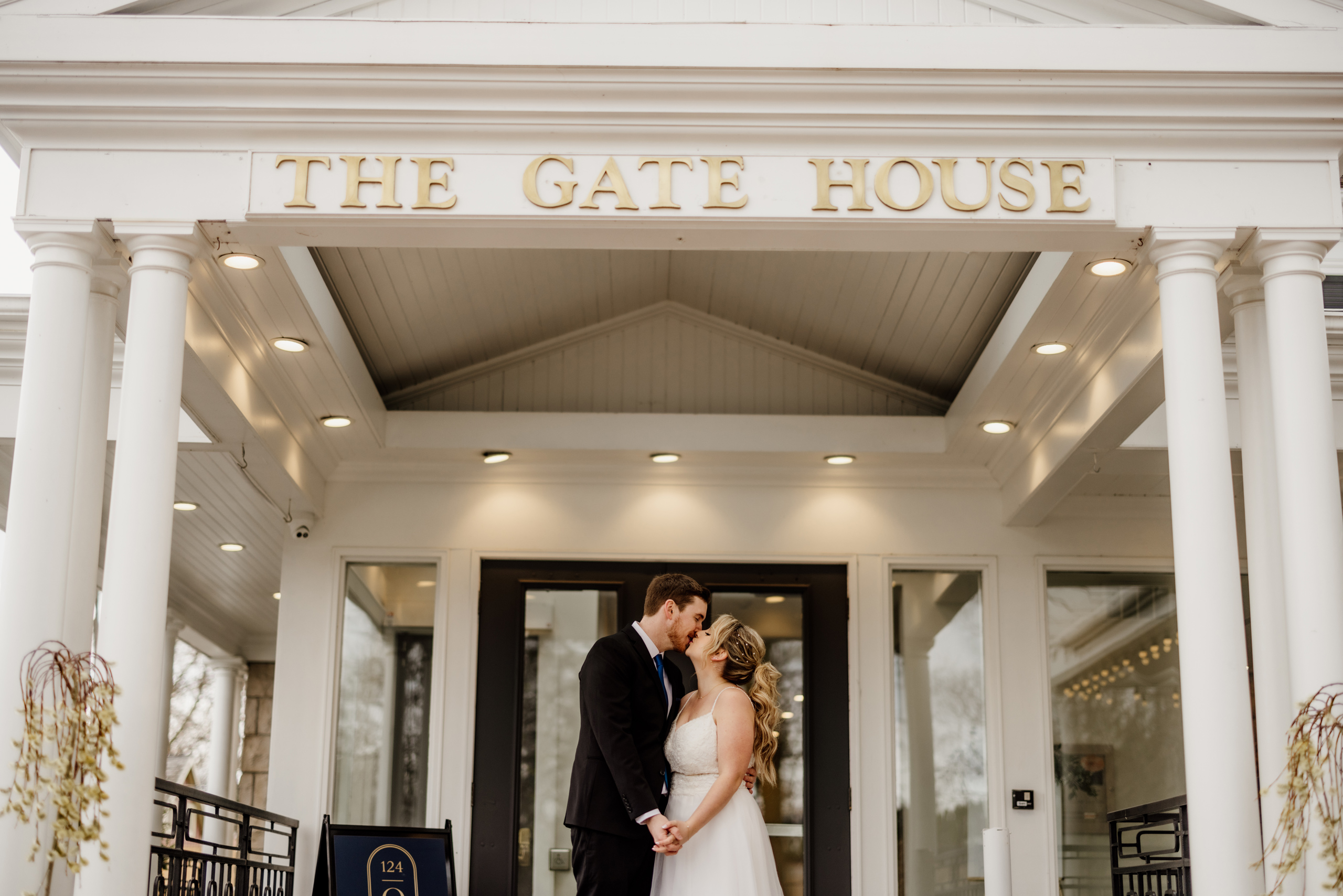 spring wedding at the gate house in Niagara on the lake afterglo