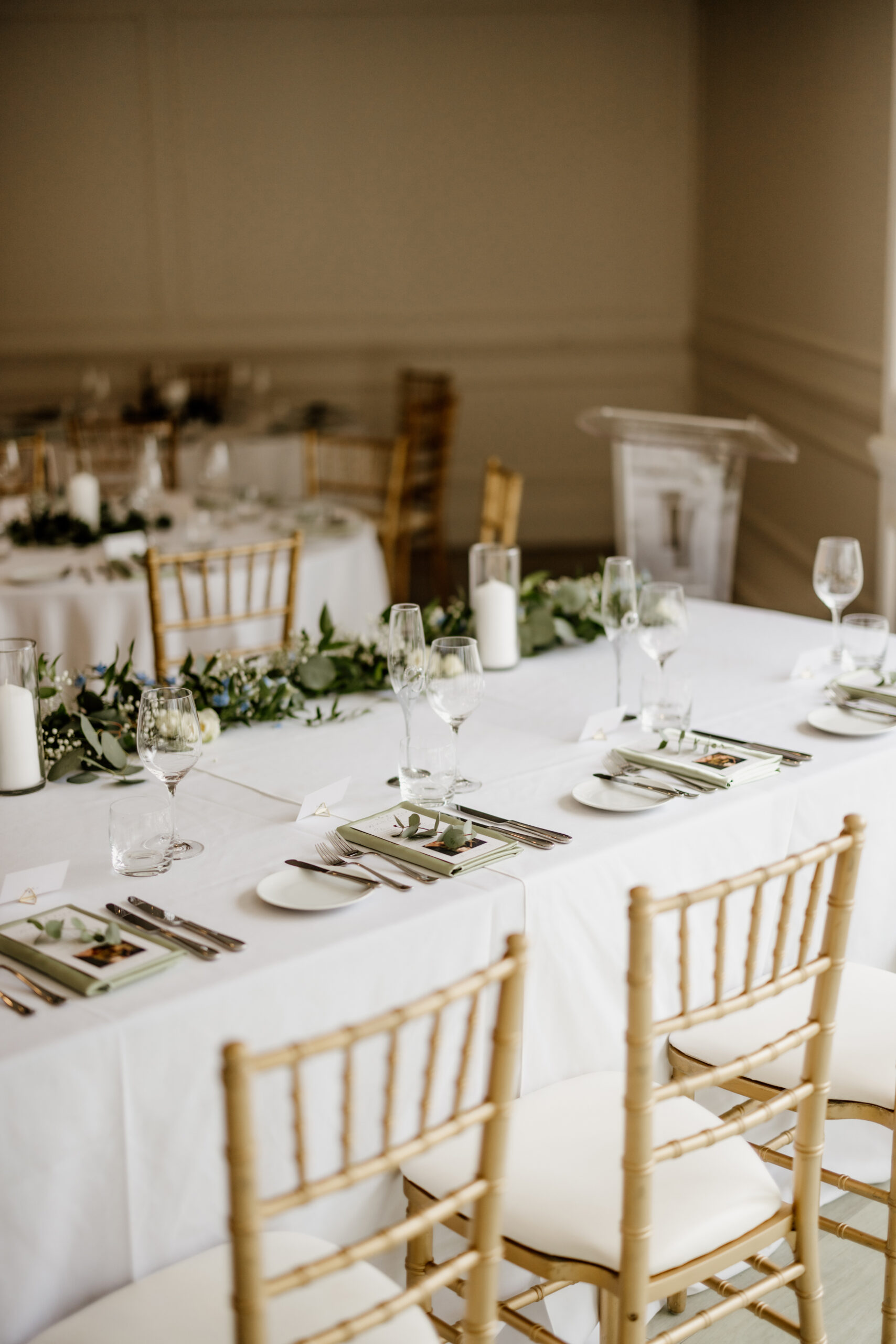 table decor lush florals gate house niagara on the lake wedding