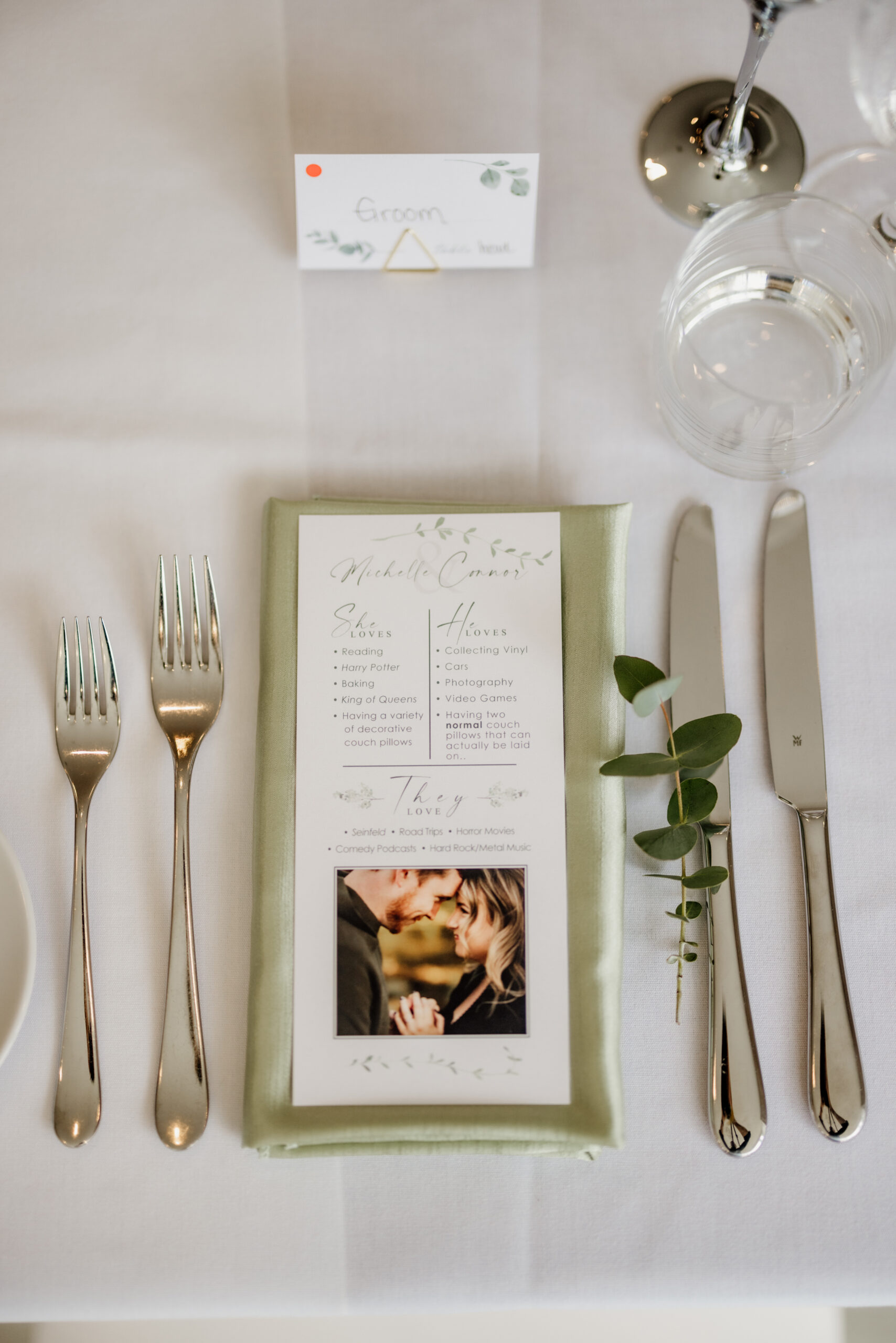 table place setting gate house lush florals NOTL wedding photogr