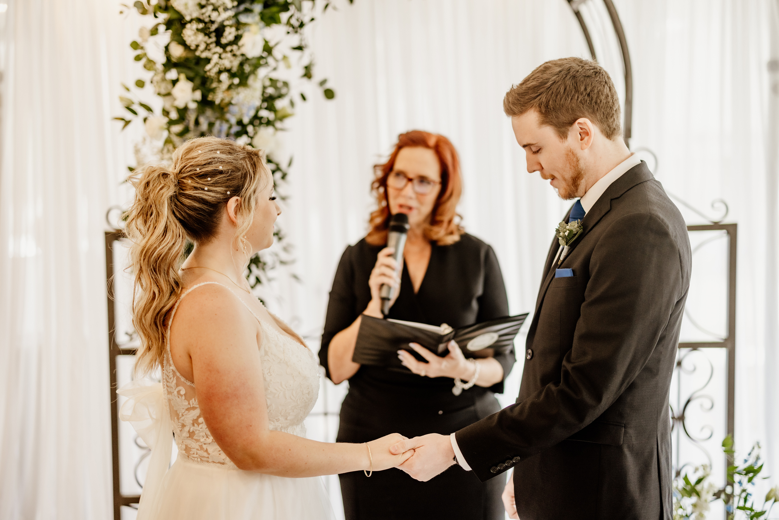 cathy davis wedding officiant niagara on the lake gate house