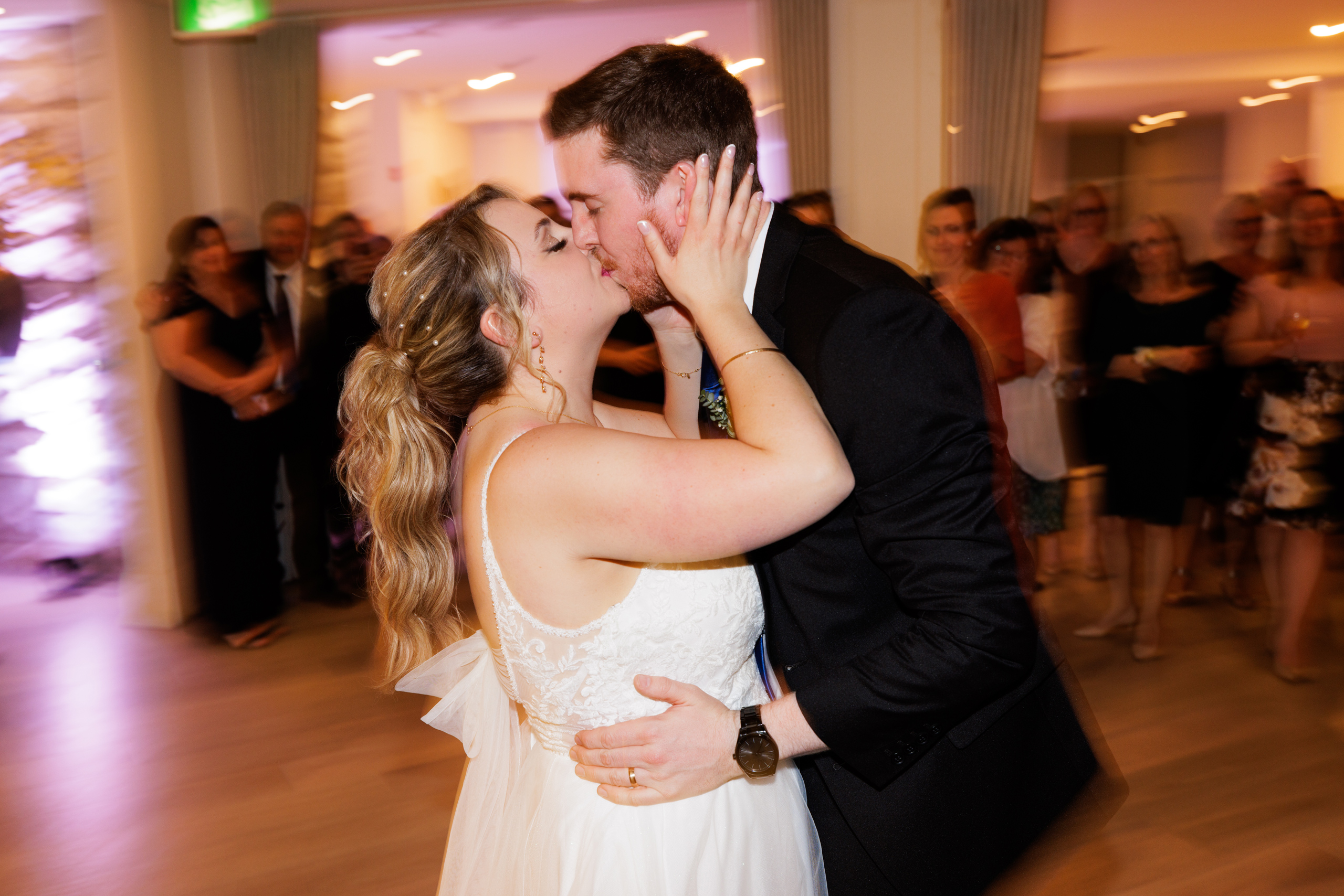 first dance gate house NOTL wedding photographer