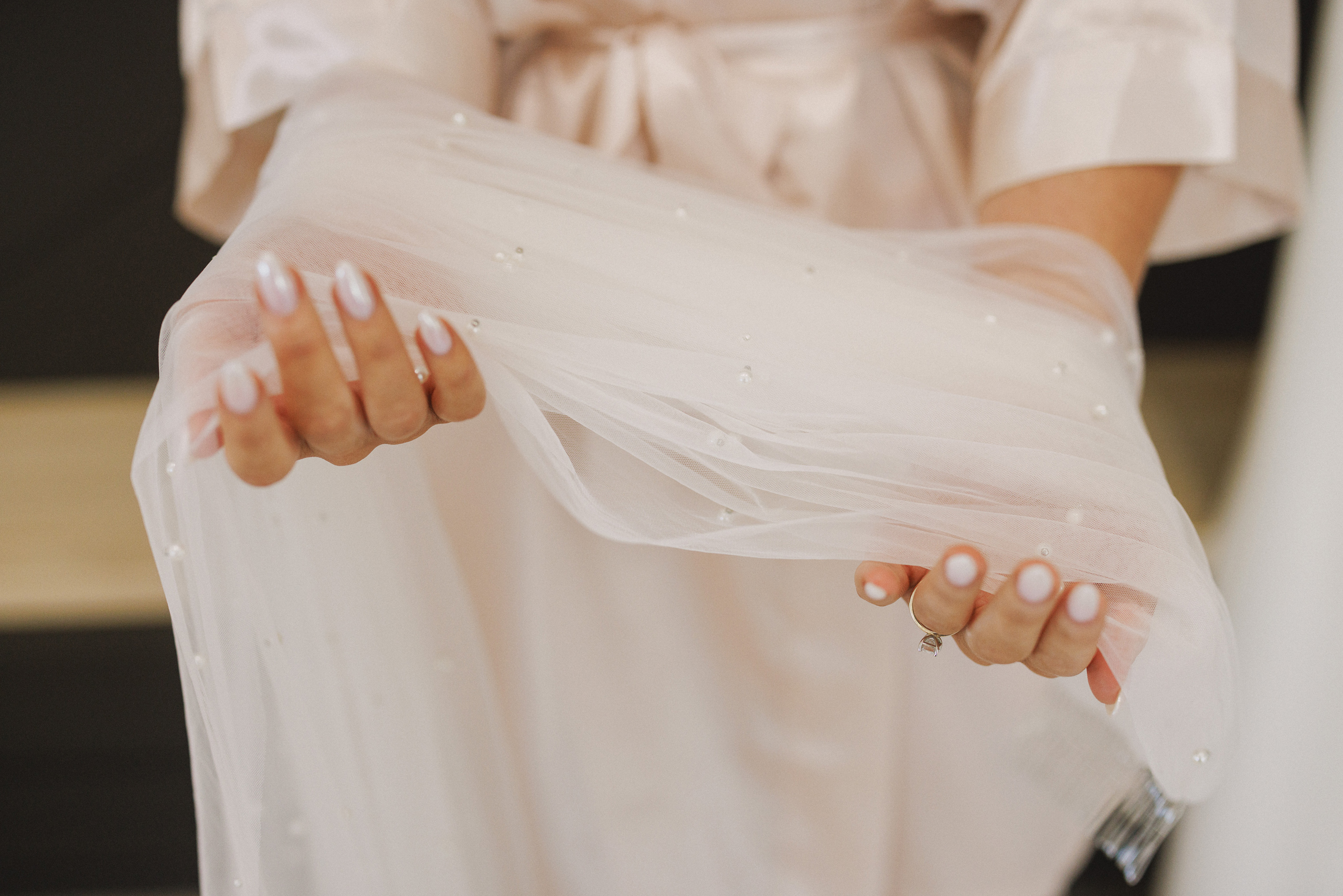 bride holding veil in hands getting ready niagara photographer