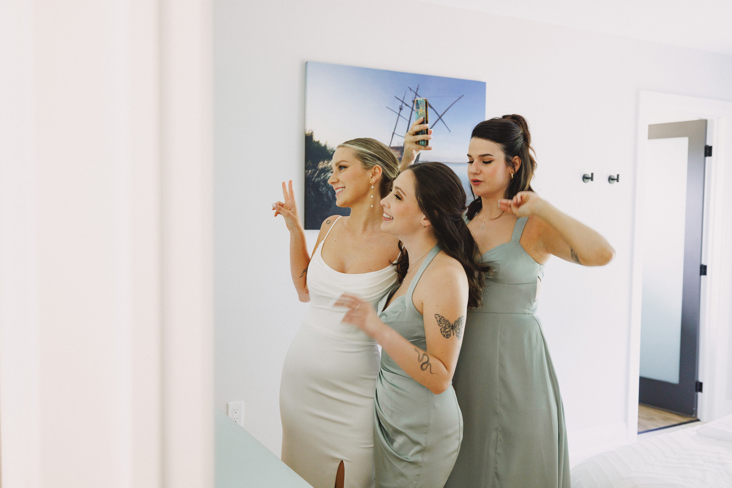 bridesmaids bride selfie