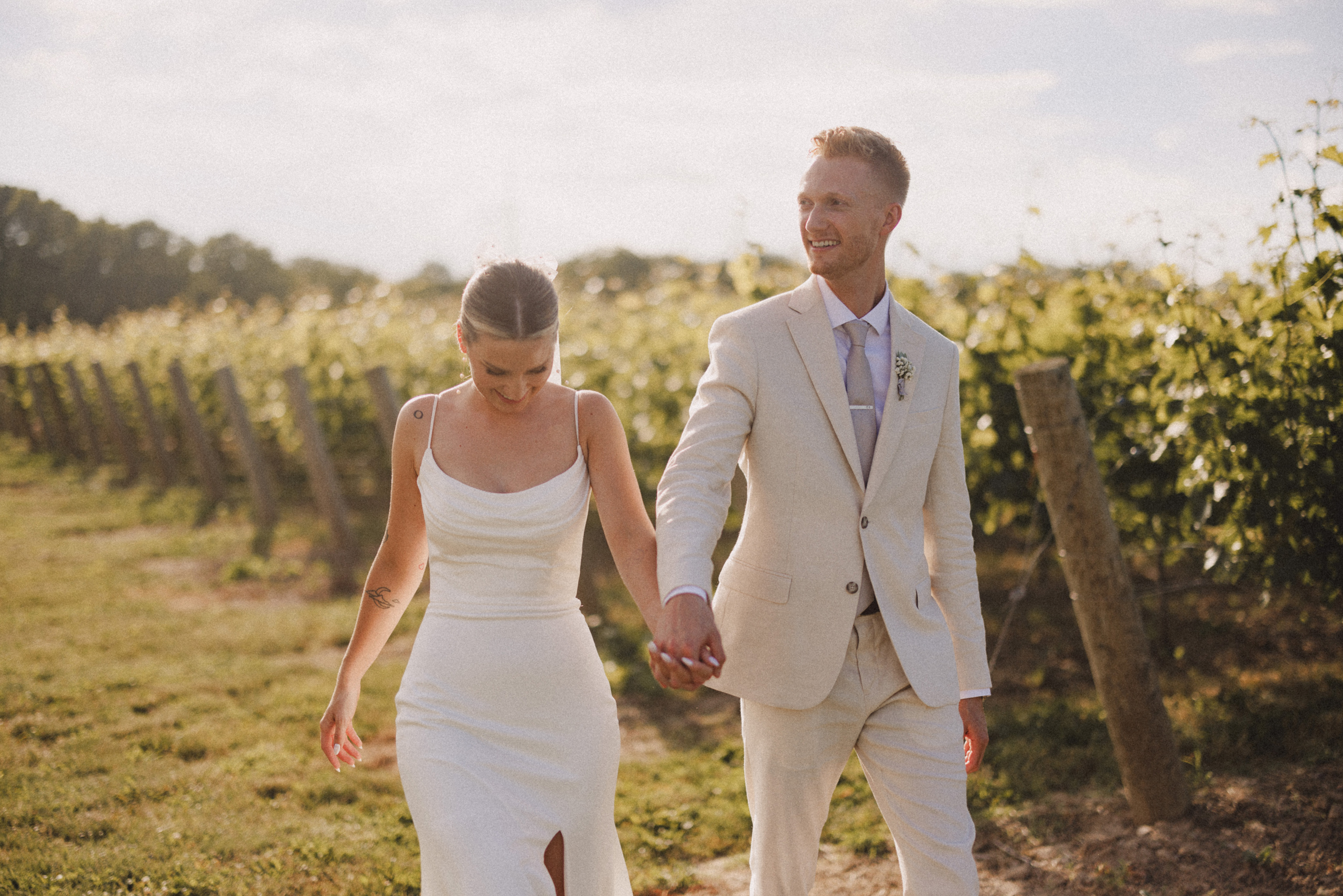 sunset photos barns cave spring vineyard summer wedding photogra