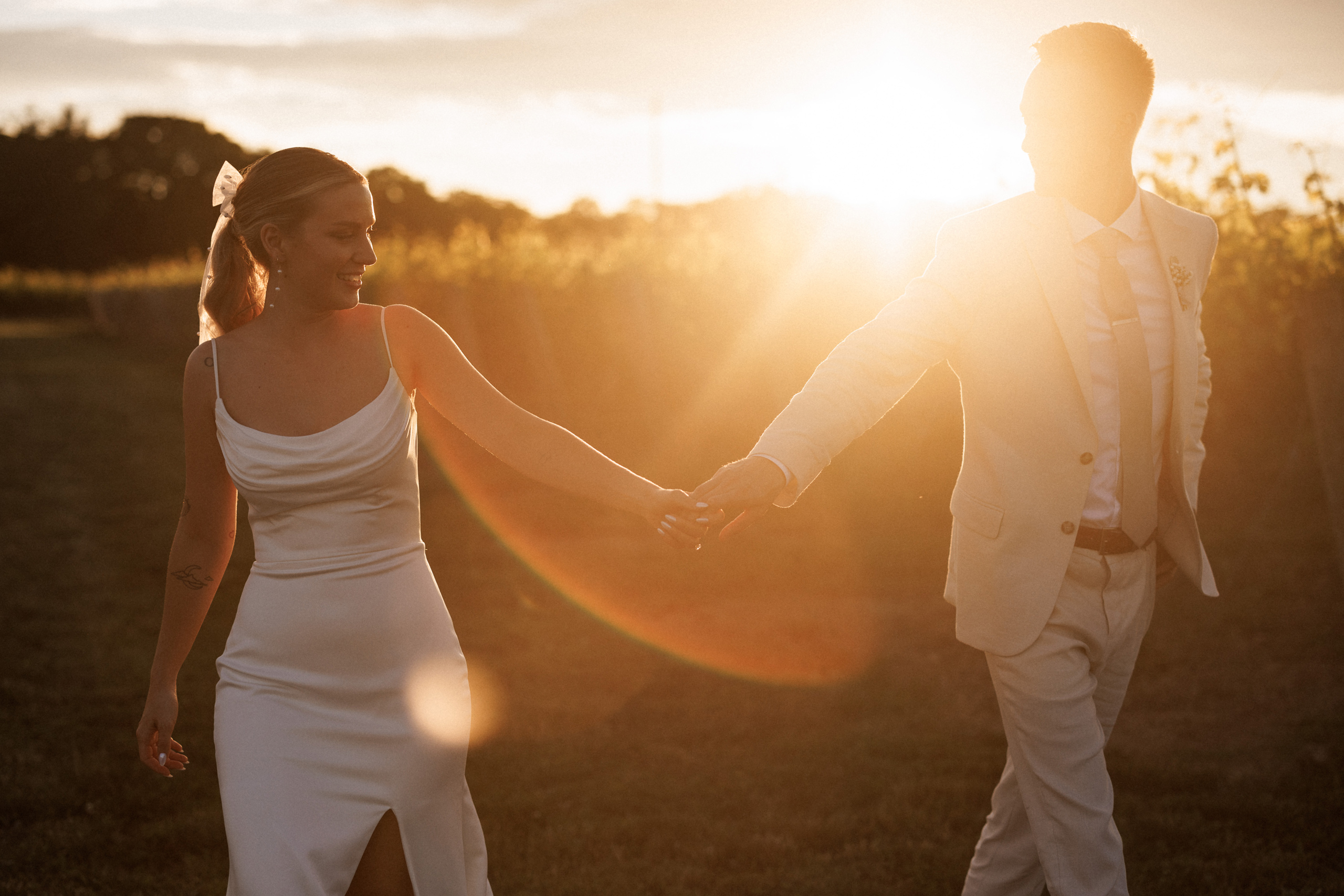 romantic sunset photos bride groom vineyard vineland wedding sum