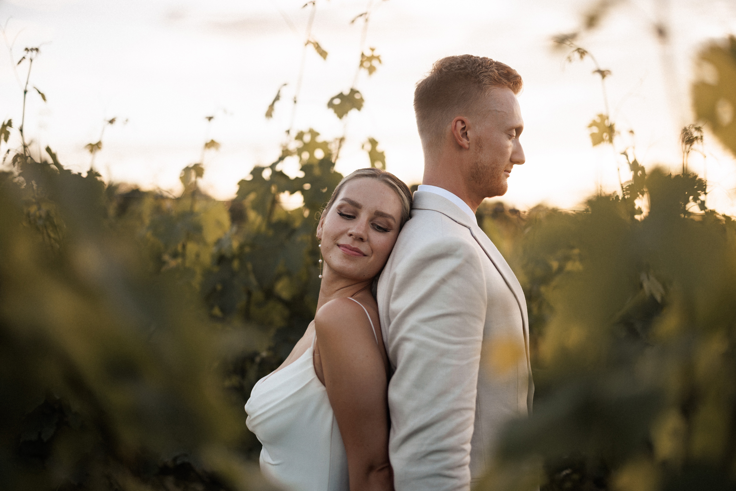 creative wedding photos vineyard sunset summer wedding