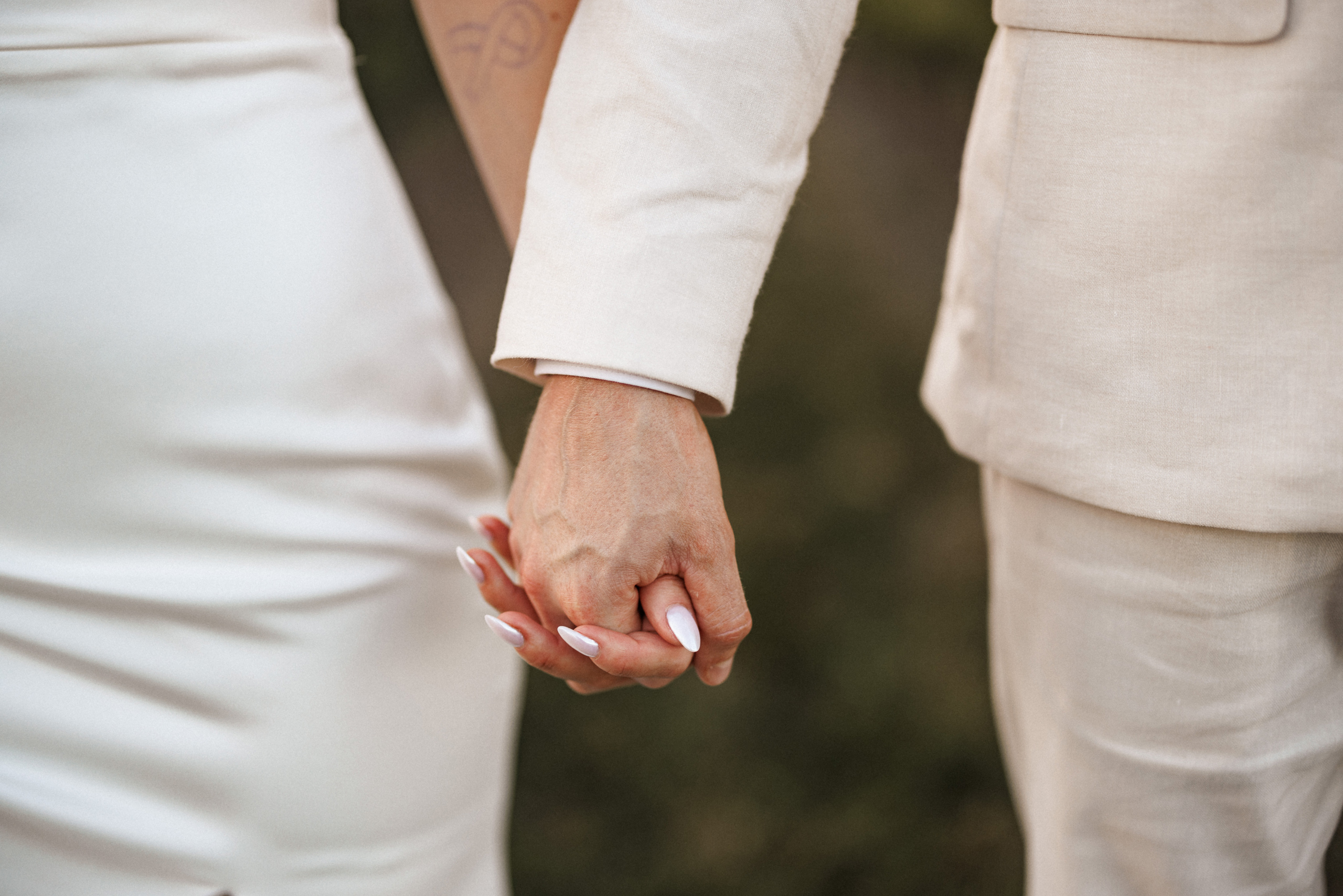 creative wedding photos vineyard sunset summer wedding