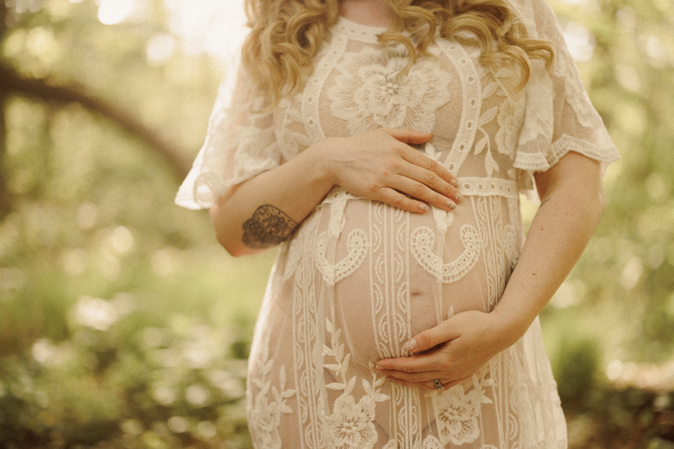 dreamy soft boudoir style maternity photography niagara forest