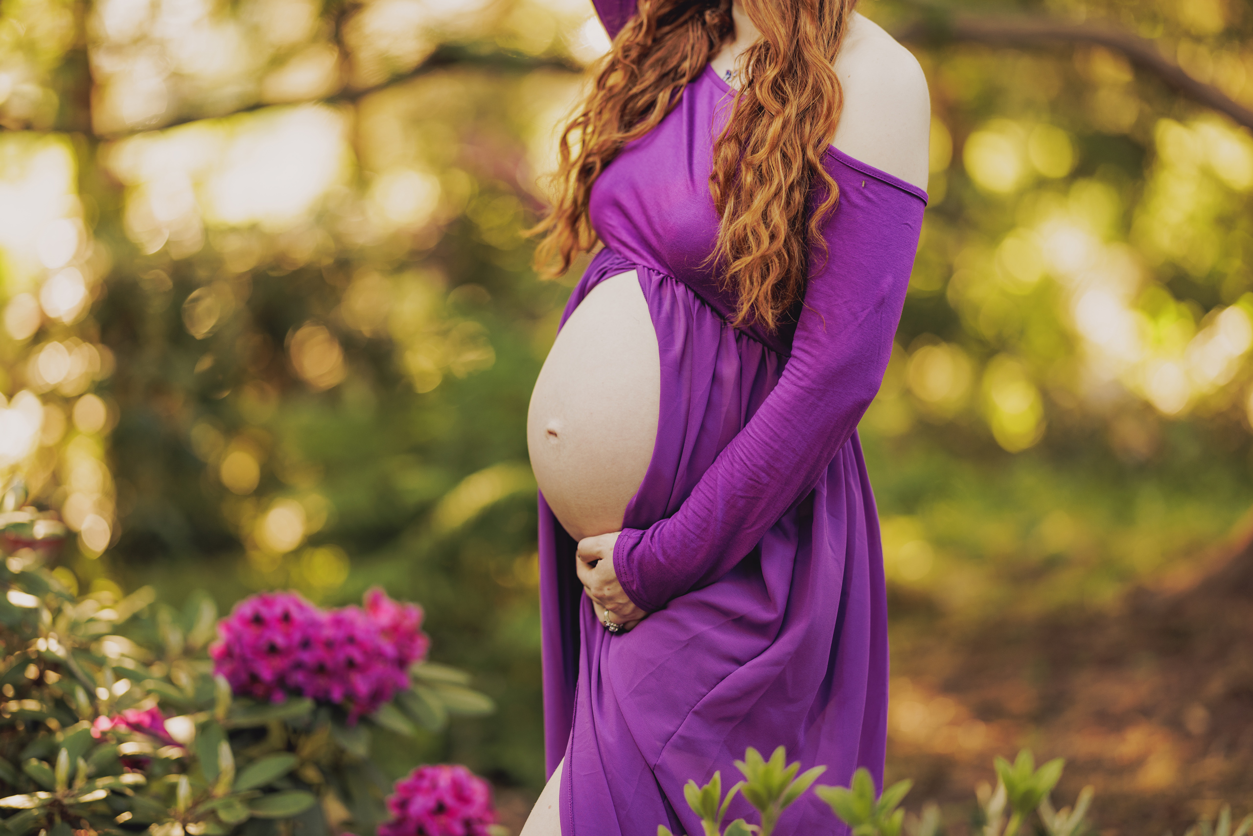 soft dreamy maternity photos niagara purple flowers