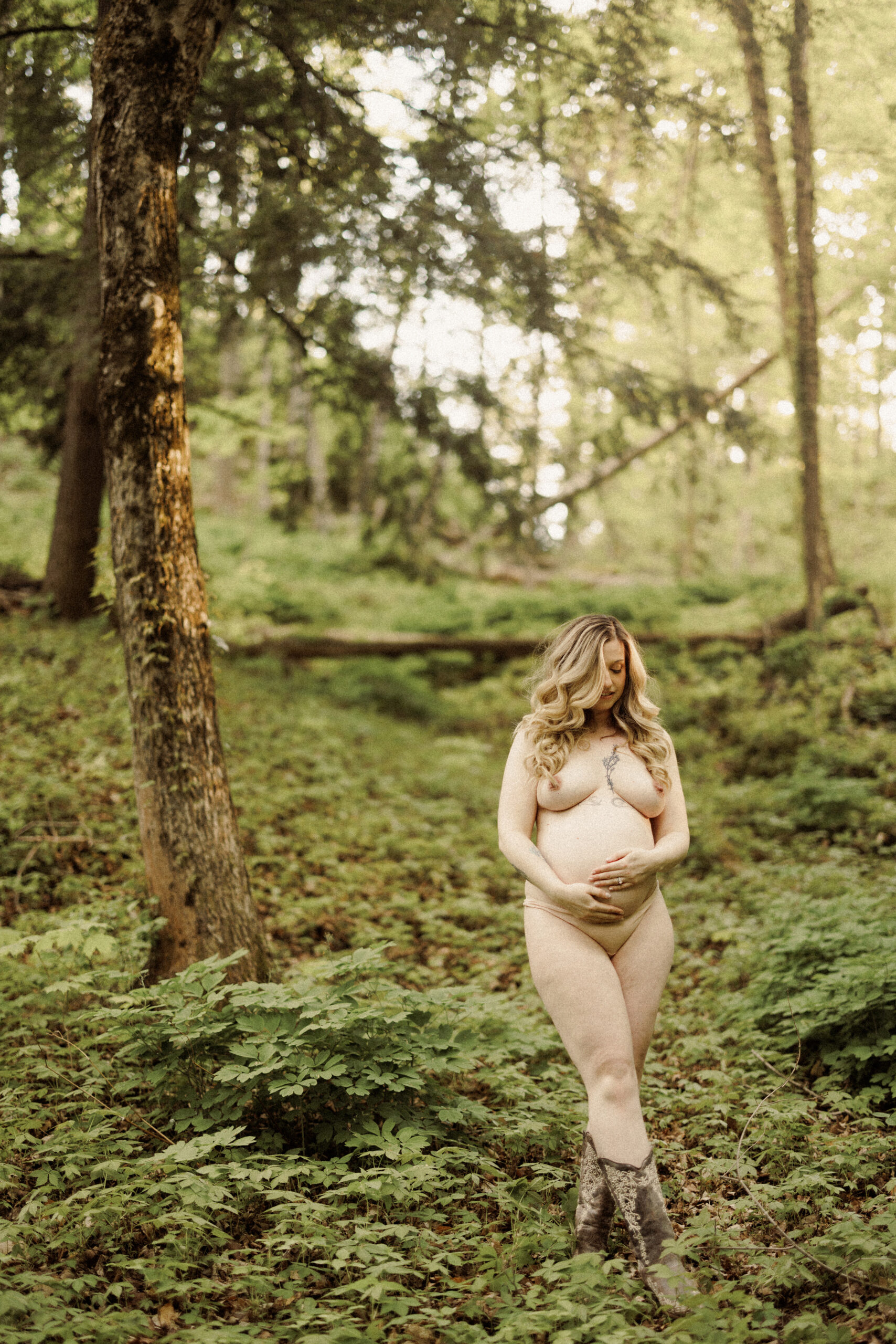 fine art nude outdoor maternity photography session forest niaga