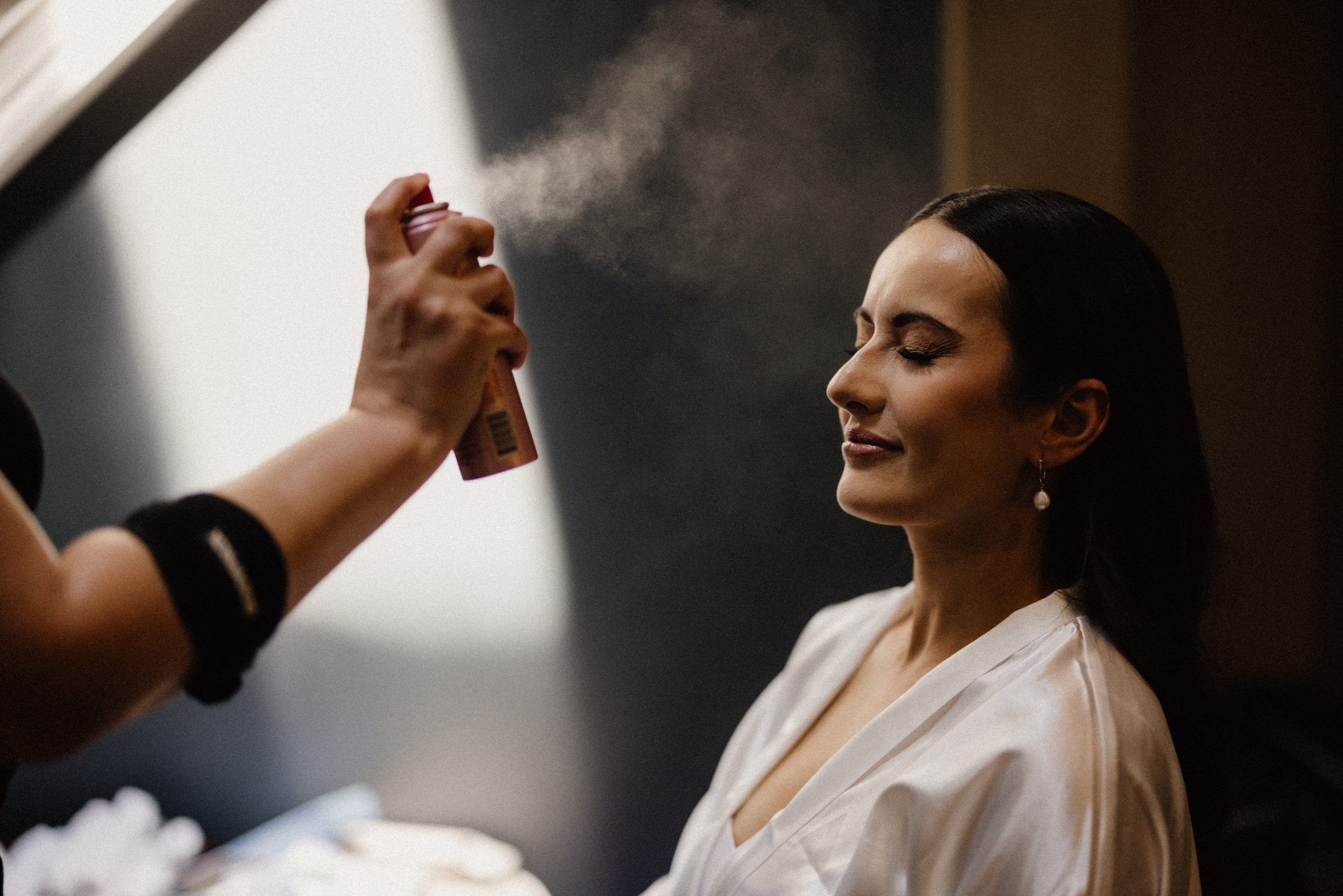 bride makeup setting spray finishing touch wedding