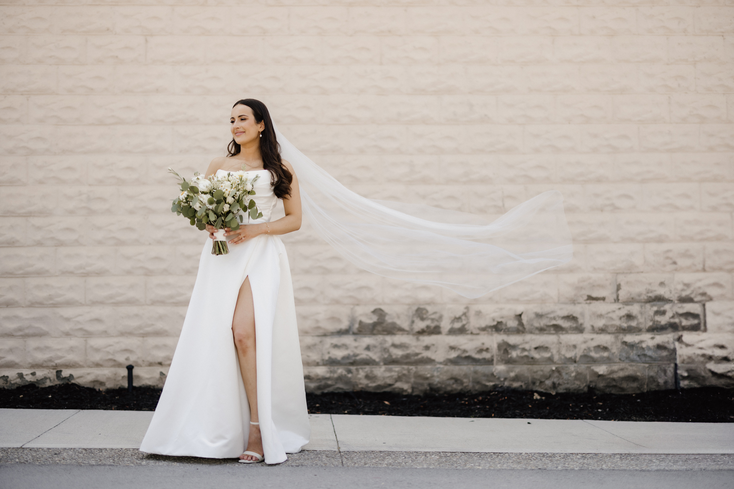 bride floating veil wind wedding