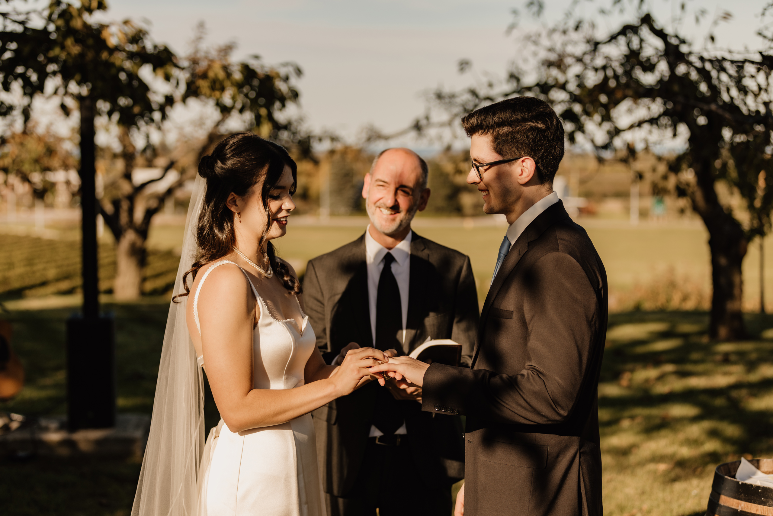 bridge groom wedding ceremony outdoor peninsula ridge estate win