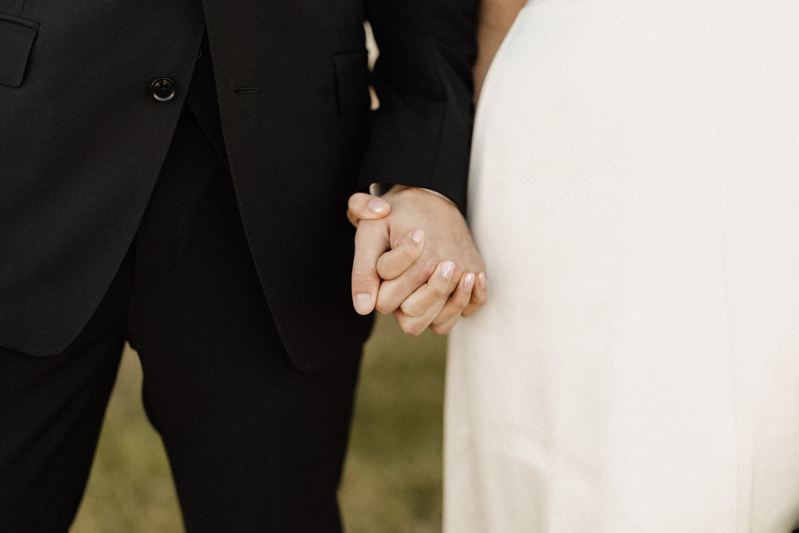 playful romantic wedding photography peninsula ridge estate wine