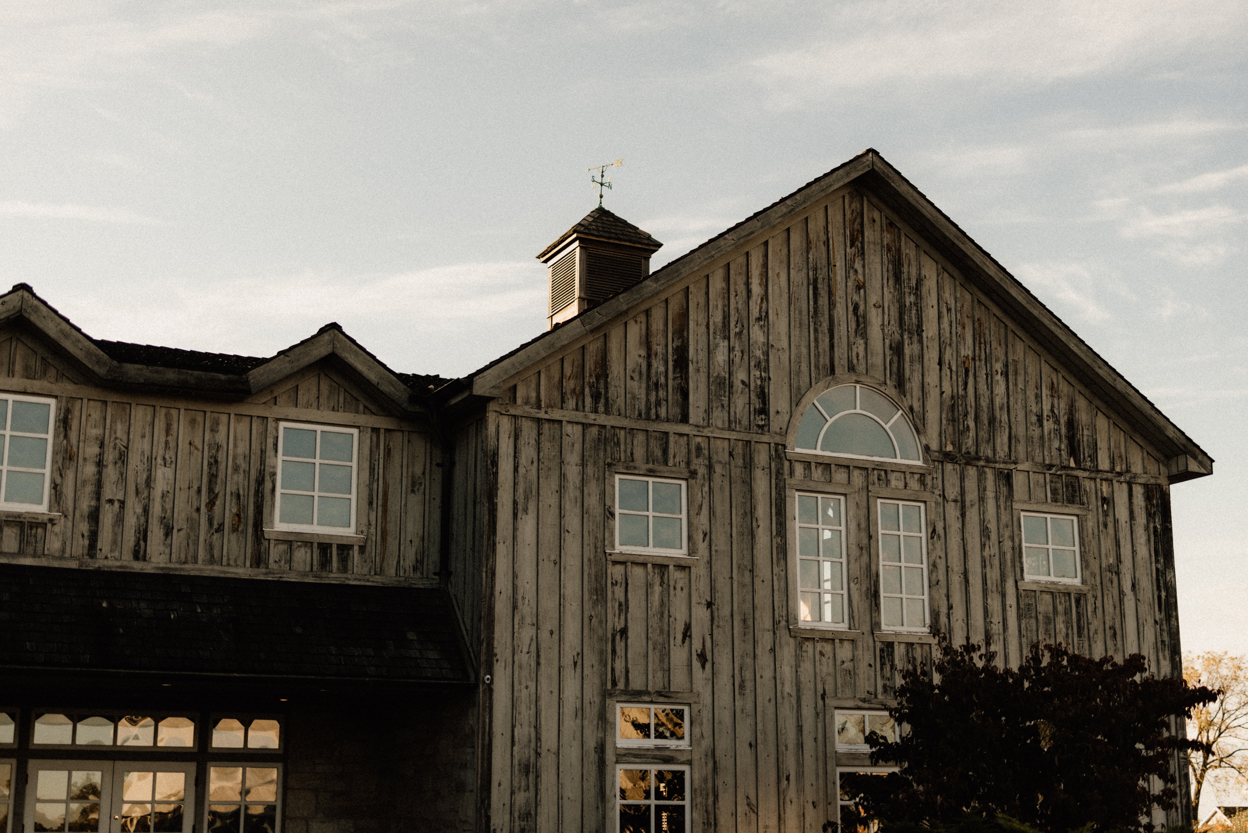 Peninsula Ridge Estate Winery barn building sunset autumn
