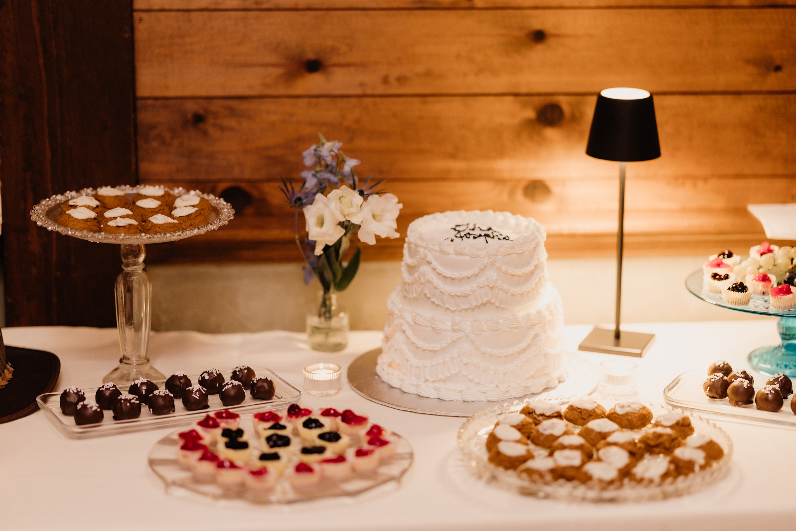 peninsula ridge wedding reception dessert table