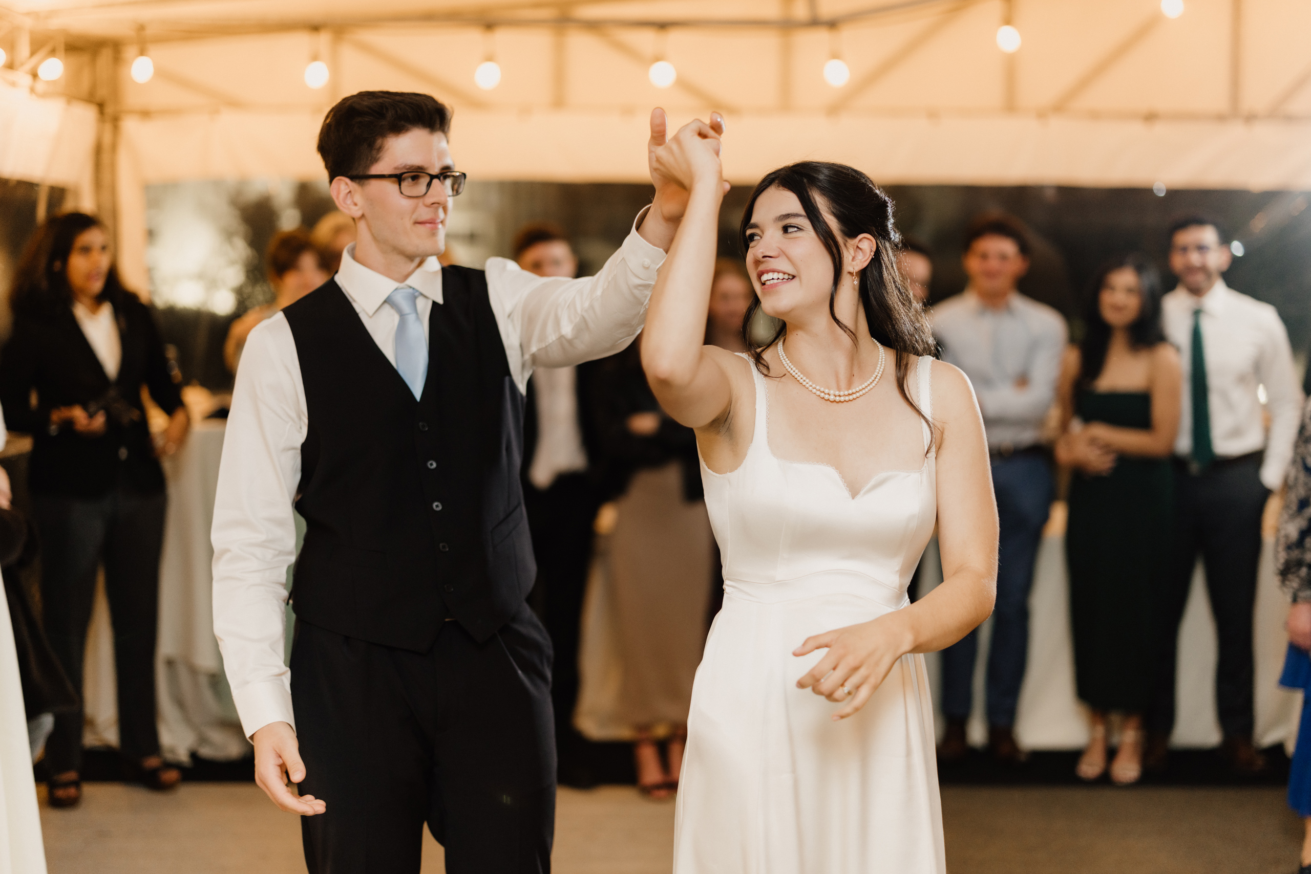 bride groom first dance patio peninsula ridge winery wedding aut