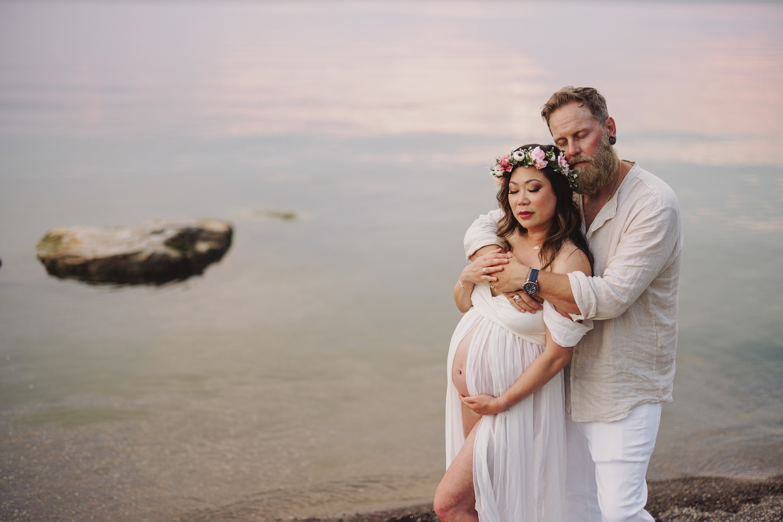 couple maternity beach photography niagara afterglow