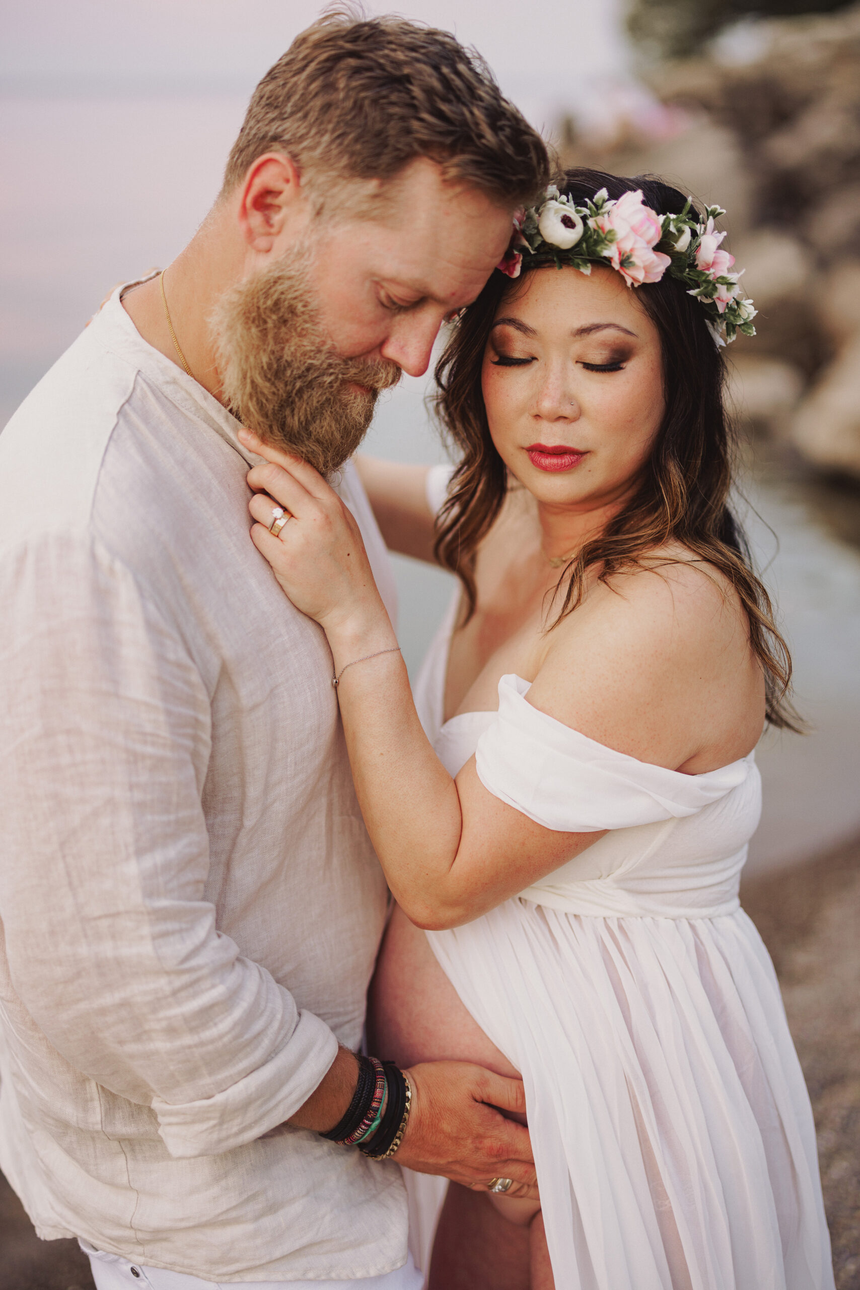 couple romantic maternity beach photography niagara afterglow pr
