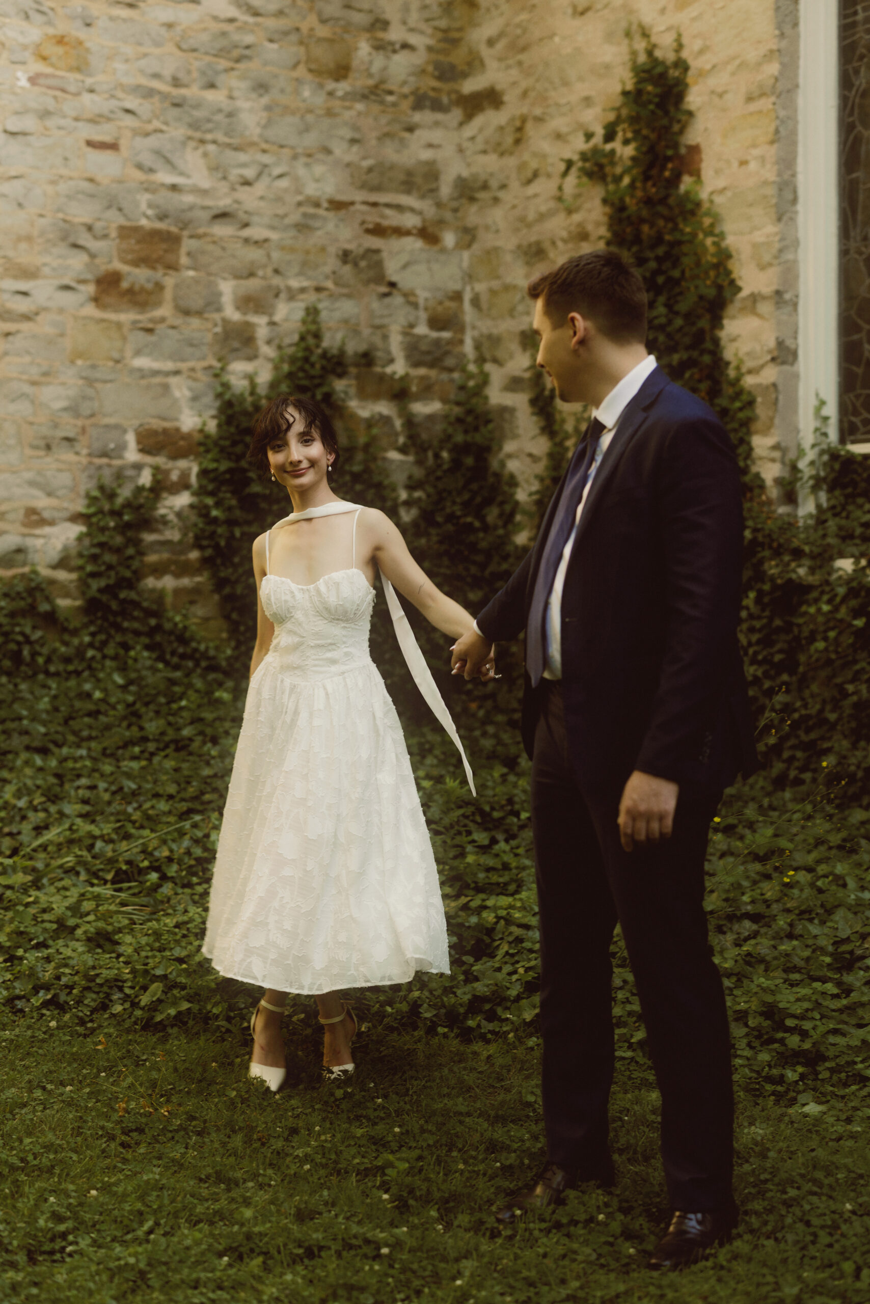 playful wedding photos film niagara afterglow images