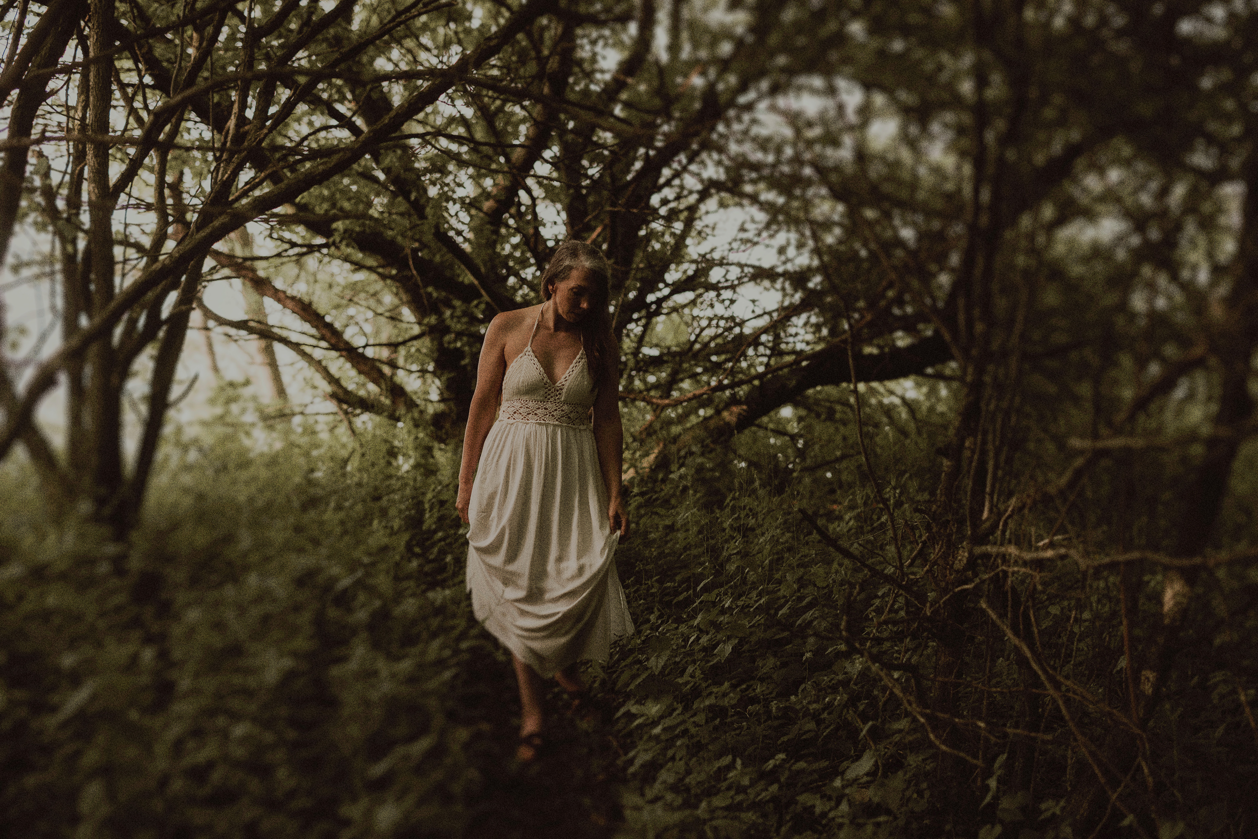 dark dreamy moody outdoor boudoir photos niagara