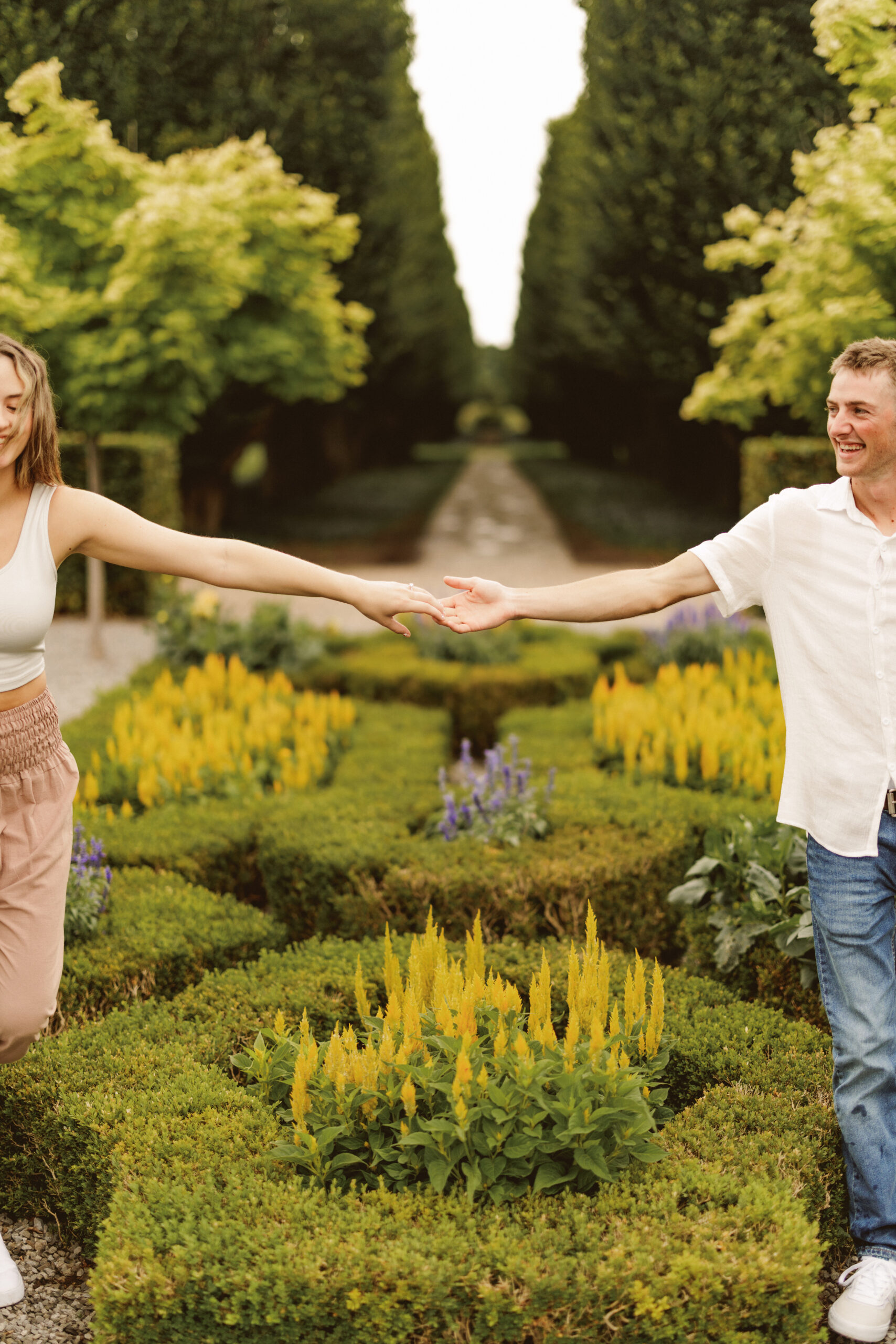 Niagara surprise proposal garden photography couple