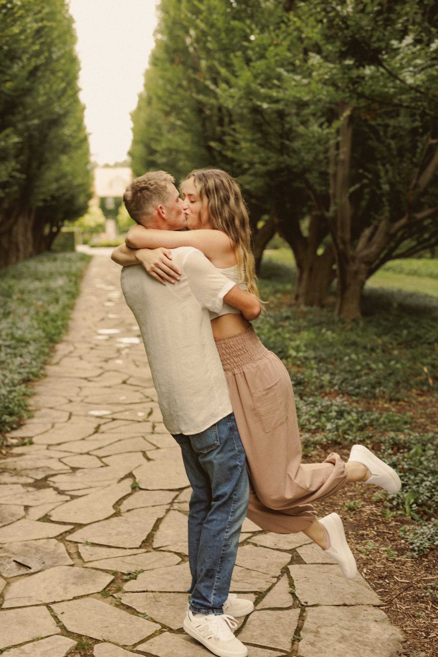 Niagara surprise proposal garden photography couple