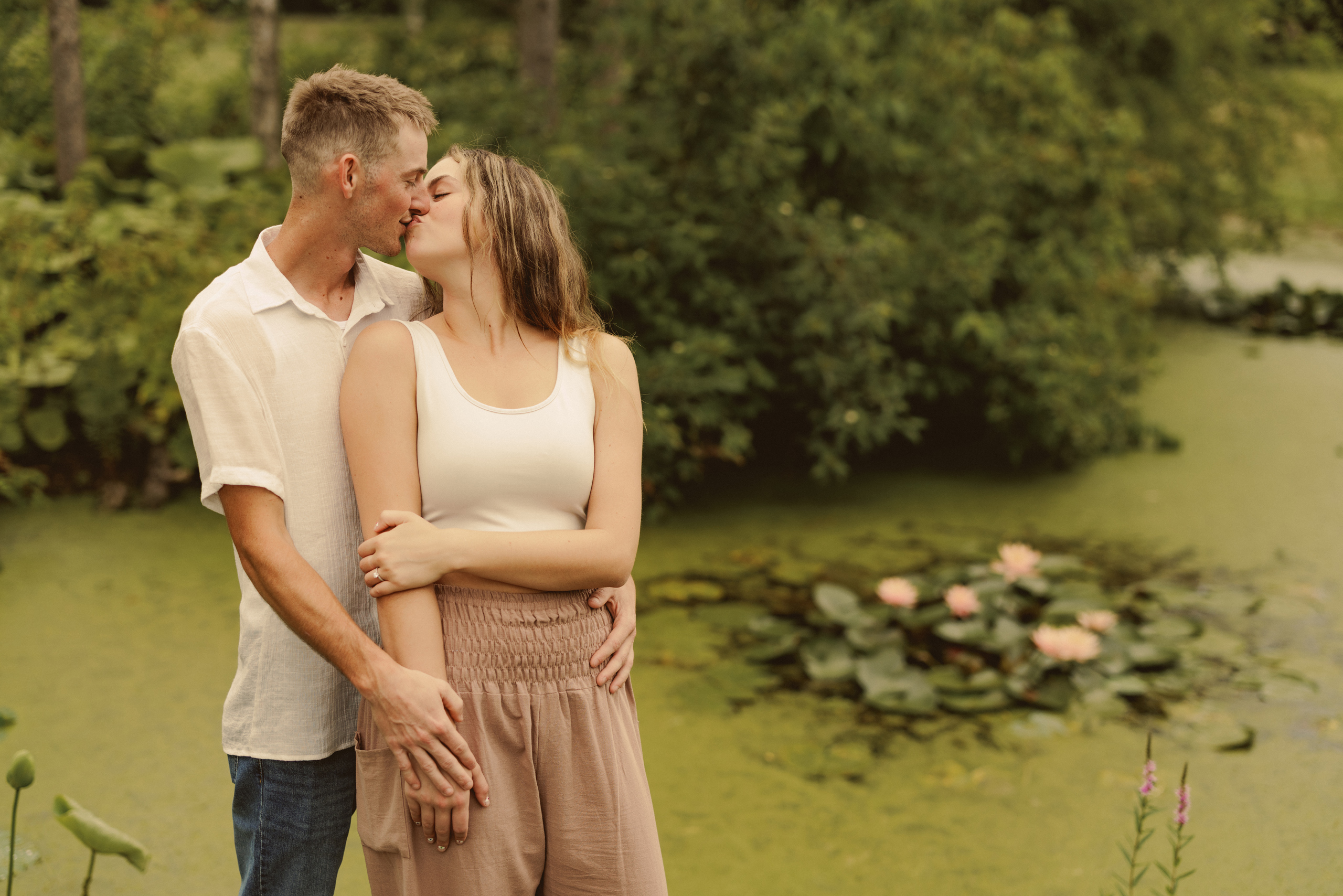 Niagara surprise proposal garden photography couple