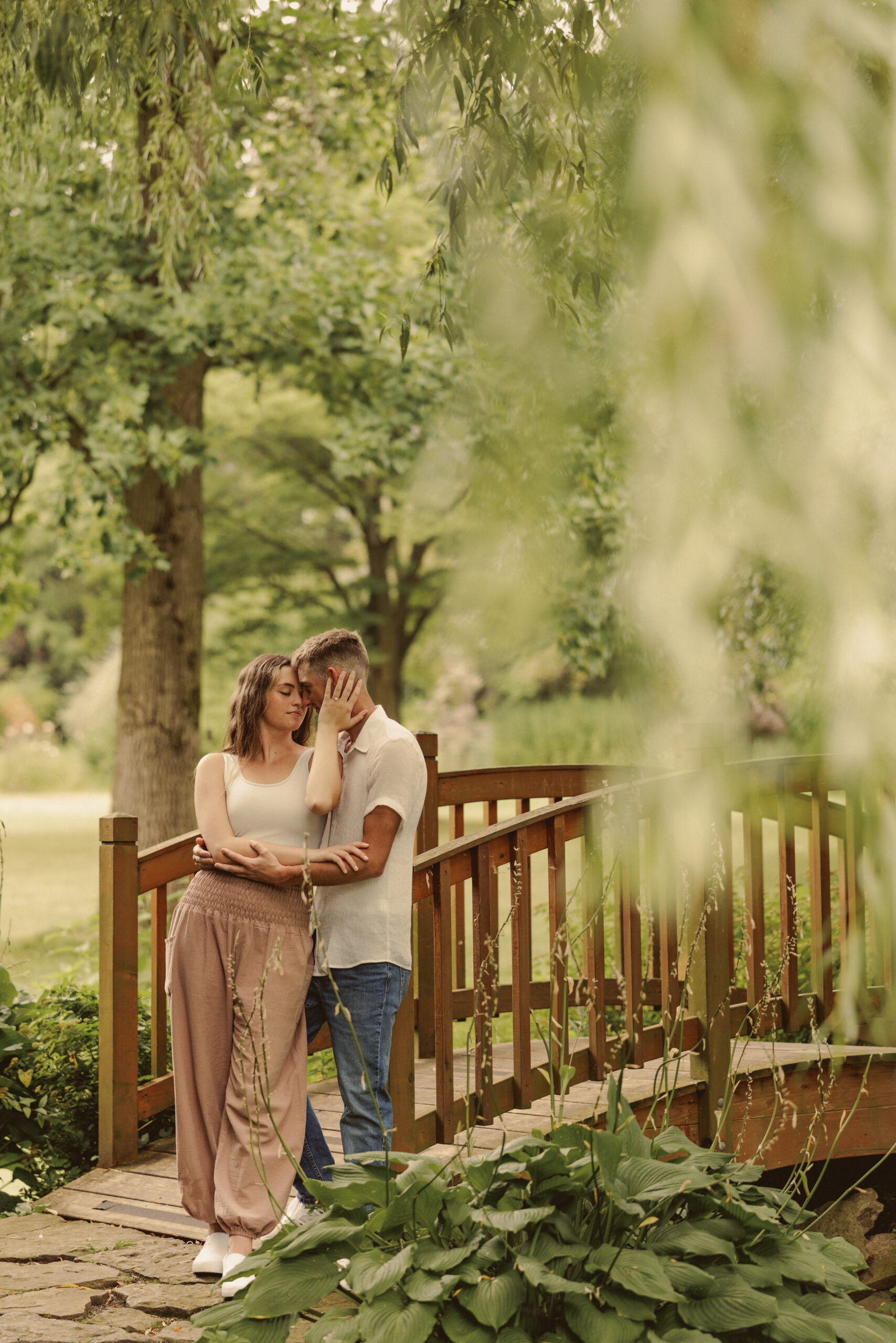 Niagara surprise proposal garden photography couple