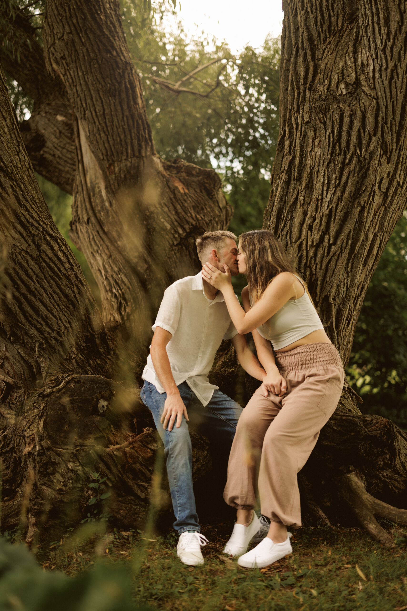 Niagara surprise proposal garden photography couple