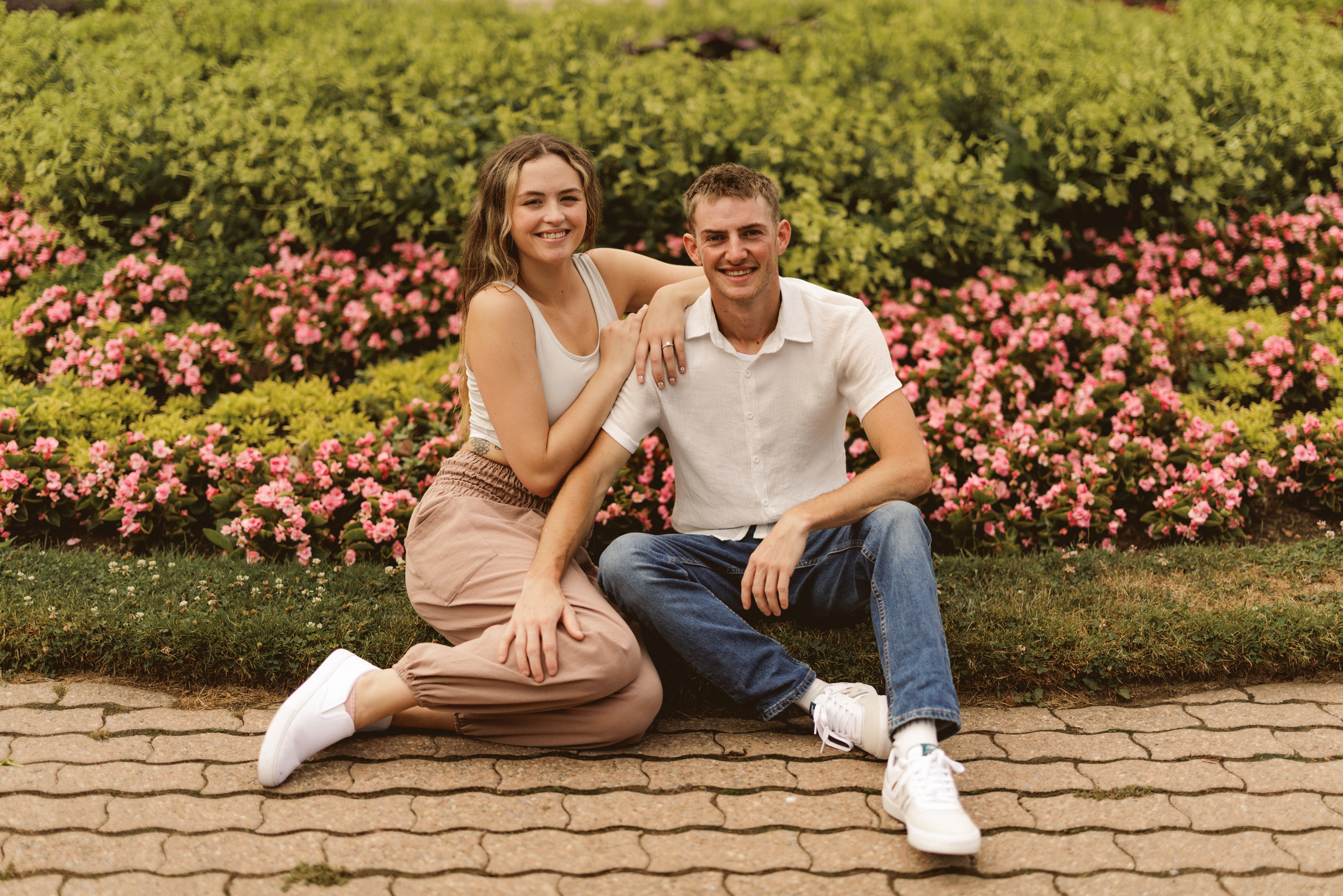 Niagara surprise proposal garden photography couple