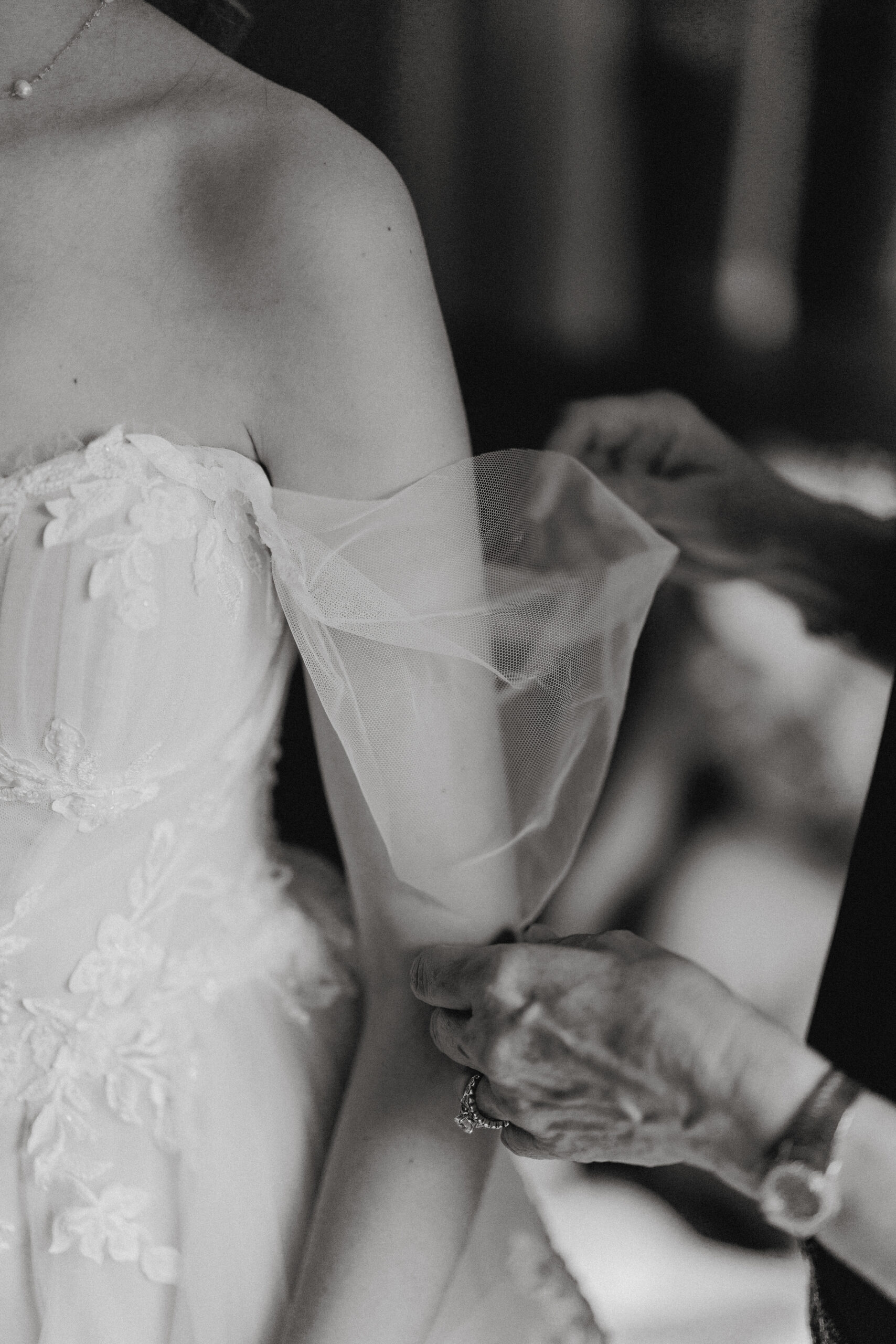 bridal portrait vineland estates getting ready window