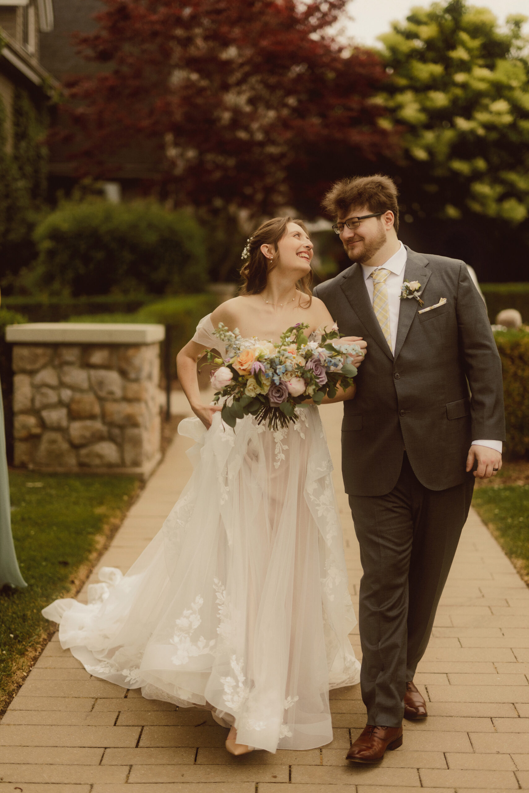 romantic summer wedding vineland estates winery afterglow