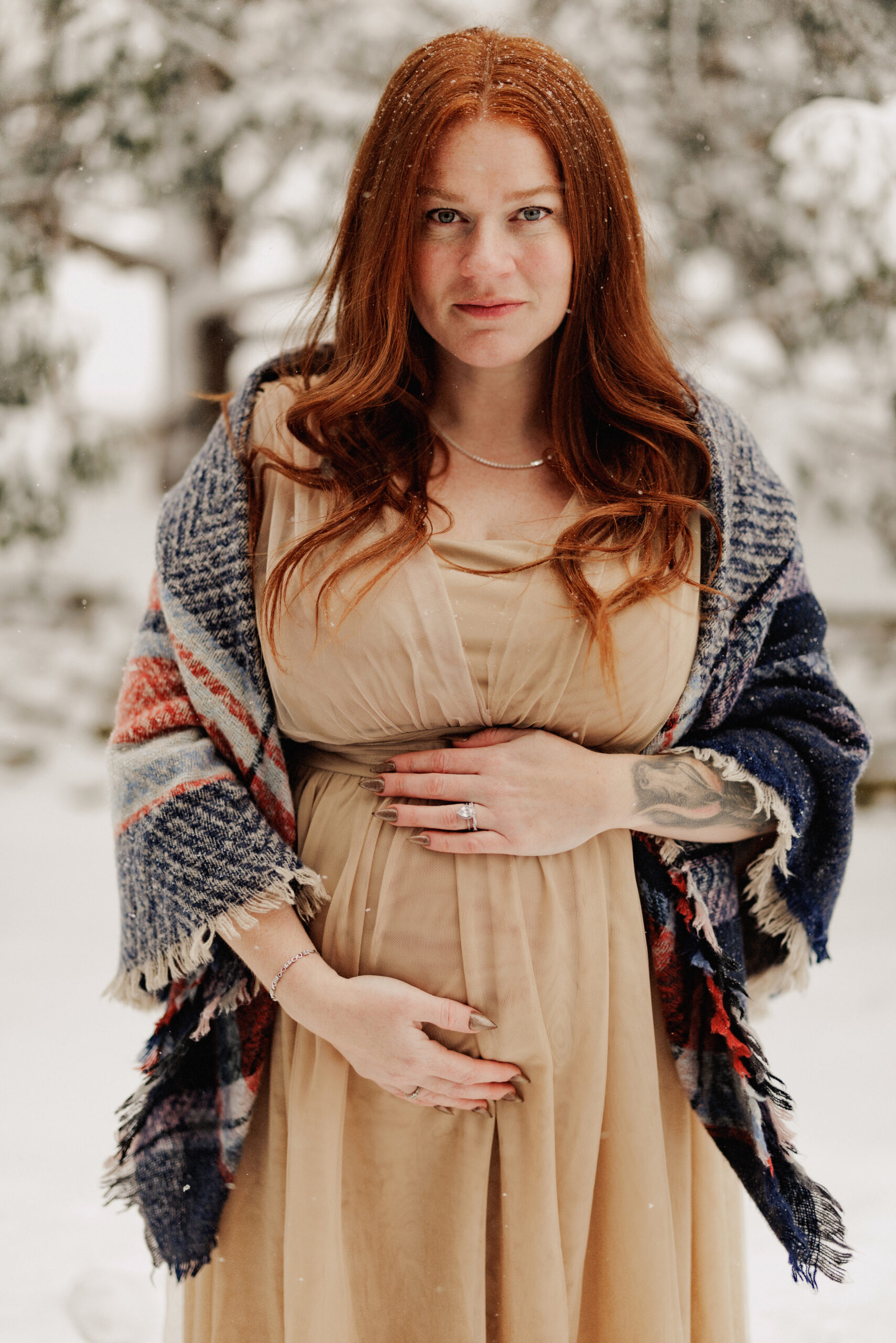 outdoor winter maternity session snow niagara photographer