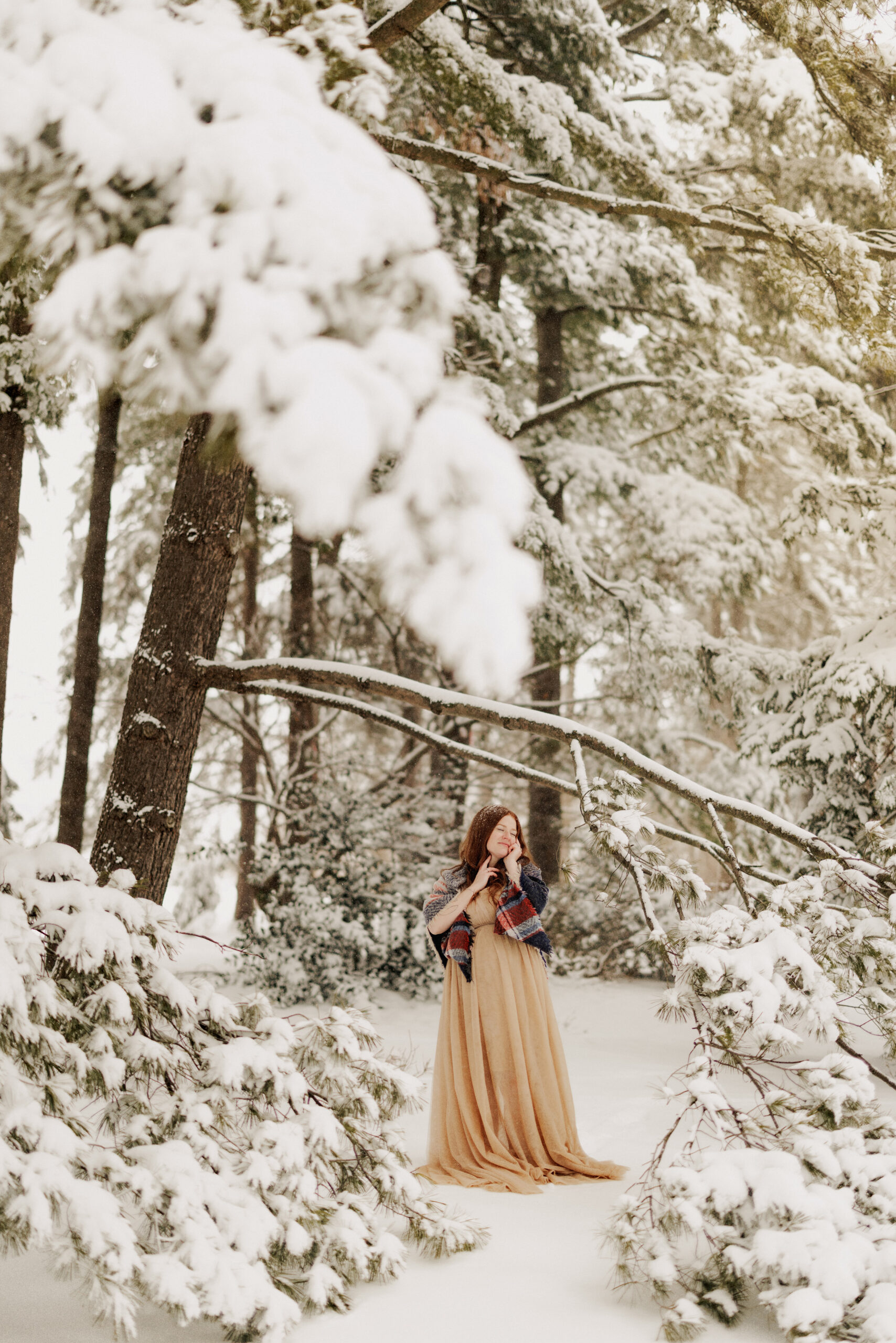 snow winter maternity pregnant niagara photographer afterglow images